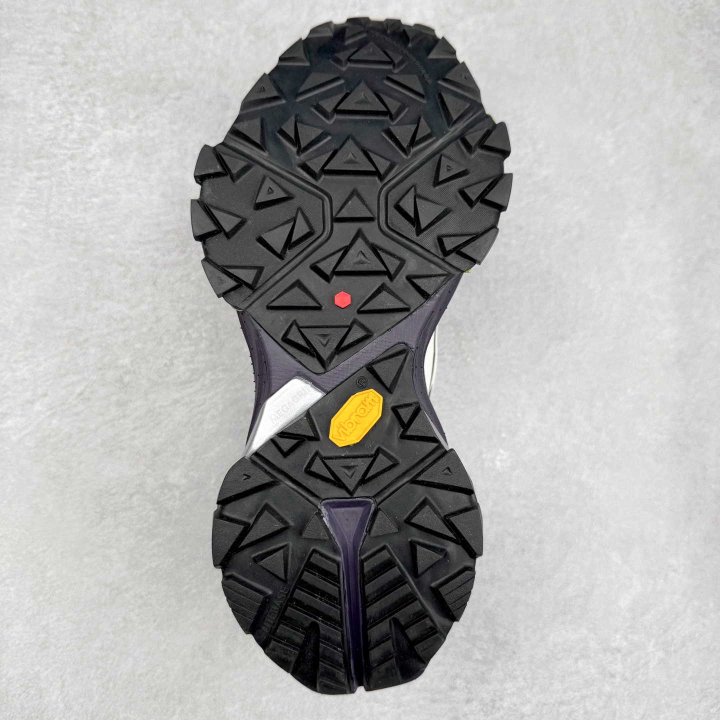 图片[9]-凯乐石 KAILAS FUGA DU 2 时尚百搭网布橡胶TPU减震防滑耐磨透气低帮越野跑步鞋 KAILAS凯乐石品牌是全球三大全系攀登品牌之一，于2003年创立于中国广州，致力于为有攀登梦想的户外运动员及爱好者，研发制造功能性专业装备，满足他们在极限环境下安全舒适的需求，凯乐石专注于科技面料的开发及专业功能设计，产品线覆盖登山、攀岩、徒步、越野跑山、露营、旅行等多项户外运动，通过运动员的测试反馈，不断进化迭代，产品荣获国内外大奖71座，发明专利21个，更突破性的自主研发攀登器械，打造出中国的攀登硬实力。实拍调校N版已经零色差零失真 百分百还原实物色彩所见即所得 不存在货不对板色差等低级问题 选购参考实物拍摄 不混卖不参货 只用心做好货严格选品 承诺混一赔十 尺码：36 36.5 37.5 38 38.5 39 40 40.5 41 42 42.5 43 44 44.5 45-选品中心