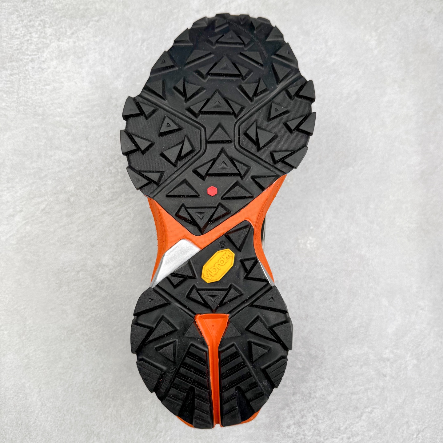 图片[9]-凯乐石 KAILAS FUGA DU 2 时尚百搭网布橡胶TPU减震防滑耐磨透气低帮越野跑步鞋 KAILAS凯乐石品牌是全球三大全系攀登品牌之一，于2003年创立于中国广州，致力于为有攀登梦想的户外运动员及爱好者，研发制造功能性专业装备，满足他们在极限环境下安全舒适的需求，凯乐石专注于科技面料的开发及专业功能设计，产品线覆盖登山、攀岩、徒步、越野跑山、露营、旅行等多项户外运动，通过运动员的测试反馈，不断进化迭代，产品荣获国内外大奖71座，发明专利21个，更突破性的自主研发攀登器械，打造出中国的攀登硬实力。实拍调校N版已经零色差零失真 百分百还原实物色彩所见即所得 不存在货不对板色差等低级问题 选购参考实物拍摄 不混卖不参货 只用心做好货严格选品 承诺混一赔十 尺码：36 36.5 37.5 38 38.5 39 40 40.5 41 42 42.5 43 44 44.5 45-选品中心