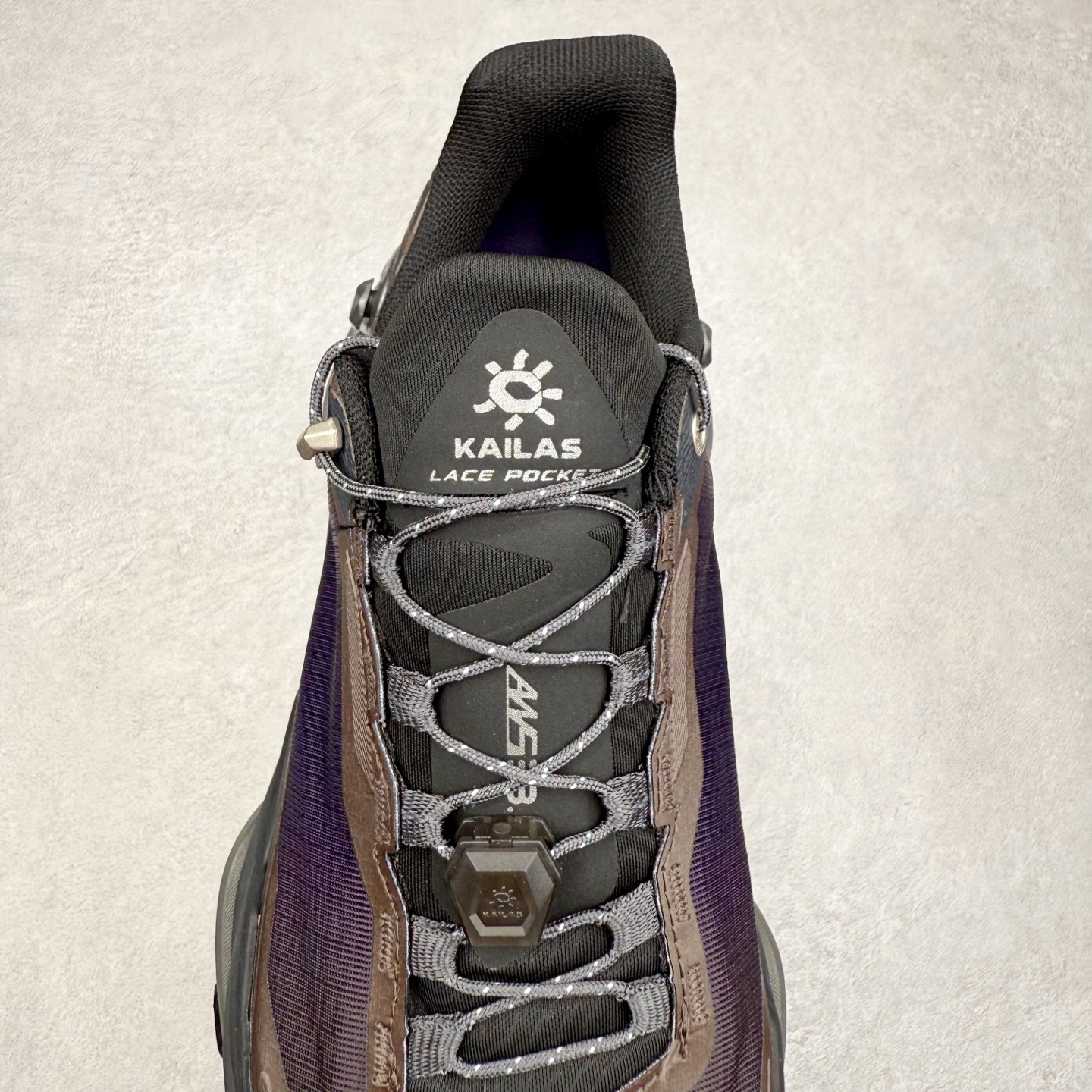 图片[5]-凯乐石 KAILAS FUGA DU 2 时尚百搭网布橡胶TPU减震防滑耐磨透气低帮越野跑步鞋 KAILAS凯乐石品牌是全球三大全系攀登品牌之一，于2003年创立于中国广州，致力于为有攀登梦想的户外运动员及爱好者，研发制造功能性专业装备，满足他们在极限环境下安全舒适的需求，凯乐石专注于科技面料的开发及专业功能设计，产品线覆盖登山、攀岩、徒步、越野跑山、露营、旅行等多项户外运动，通过运动员的测试反馈，不断进化迭代，产品荣获国内外大奖71座，发明专利21个，更突破性的自主研发攀登器械，打造出中国的攀登硬实力。实拍调校N版已经零色差零失真 百分百还原实物色彩所见即所得 不存在货不对板色差等低级问题 选购参考实物拍摄 不混卖不参货 只用心做好货严格选品 承诺混一赔十 尺码：36 36.5 37.5 38 38.5 39 40 40.5 41 42 42.5 43 44 44.5 45-选品中心