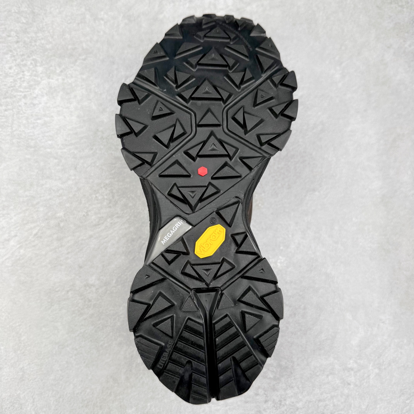 图片[9]-凯乐石 KAILAS FUGA DU 2 时尚百搭网布橡胶TPU减震防滑耐磨透气低帮越野跑步鞋 KAILAS凯乐石品牌是全球三大全系攀登品牌之一，于2003年创立于中国广州，致力于为有攀登梦想的户外运动员及爱好者，研发制造功能性专业装备，满足他们在极限环境下安全舒适的需求，凯乐石专注于科技面料的开发及专业功能设计，产品线覆盖登山、攀岩、徒步、越野跑山、露营、旅行等多项户外运动，通过运动员的测试反馈，不断进化迭代，产品荣获国内外大奖71座，发明专利21个，更突破性的自主研发攀登器械，打造出中国的攀登硬实力。实拍调校N版已经零色差零失真 百分百还原实物色彩所见即所得 不存在货不对板色差等低级问题 选购参考实物拍摄 不混卖不参货 只用心做好货严格选品 承诺混一赔十 尺码：36 36.5 37.5 38 38.5 39 40 40.5 41 42 42.5 43 44 44.5 45-选品中心