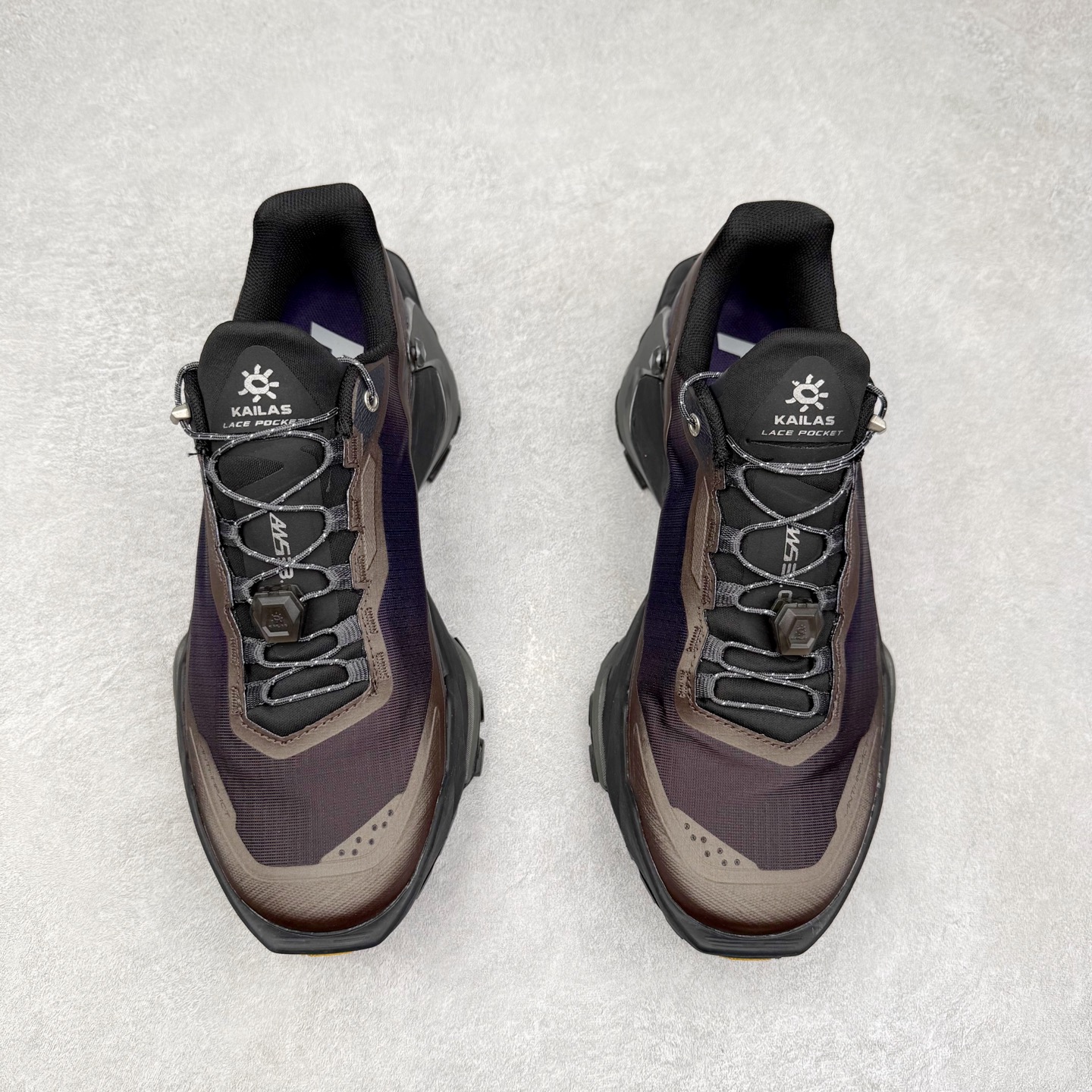 图片[2]-凯乐石 KAILAS FUGA DU 2 时尚百搭网布橡胶TPU减震防滑耐磨透气低帮越野跑步鞋 KAILAS凯乐石品牌是全球三大全系攀登品牌之一，于2003年创立于中国广州，致力于为有攀登梦想的户外运动员及爱好者，研发制造功能性专业装备，满足他们在极限环境下安全舒适的需求，凯乐石专注于科技面料的开发及专业功能设计，产品线覆盖登山、攀岩、徒步、越野跑山、露营、旅行等多项户外运动，通过运动员的测试反馈，不断进化迭代，产品荣获国内外大奖71座，发明专利21个，更突破性的自主研发攀登器械，打造出中国的攀登硬实力。实拍调校N版已经零色差零失真 百分百还原实物色彩所见即所得 不存在货不对板色差等低级问题 选购参考实物拍摄 不混卖不参货 只用心做好货严格选品 承诺混一赔十 尺码：36 36.5 37.5 38 38.5 39 40 40.5 41 42 42.5 43 44 44.5 45-选品中心