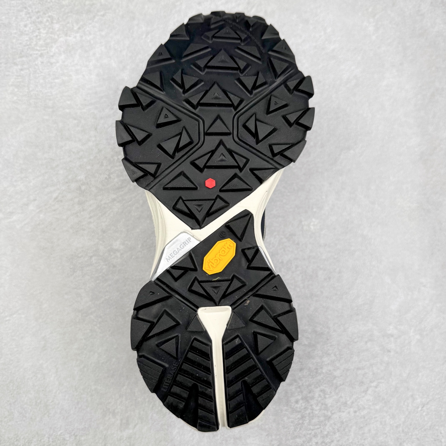 图片[9]-凯乐石 KAILAS FUGA DU 2 时尚百搭网布橡胶TPU减震防滑耐磨透气低帮越野跑步鞋 KAILAS凯乐石品牌是全球三大全系攀登品牌之一，于2003年创立于中国广州，致力于为有攀登梦想的户外运动员及爱好者，研发制造功能性专业装备，满足他们在极限环境下安全舒适的需求，凯乐石专注于科技面料的开发及专业功能设计，产品线覆盖登山、攀岩、徒步、越野跑山、露营、旅行等多项户外运动，通过运动员的测试反馈，不断进化迭代，产品荣获国内外大奖71座，发明专利21个，更突破性的自主研发攀登器械，打造出中国的攀登硬实力。实拍调校N版已经零色差零失真 百分百还原实物色彩所见即所得 不存在货不对板色差等低级问题 选购参考实物拍摄 不混卖不参货 只用心做好货严格选品 承诺混一赔十 尺码：36 36.5 37.5 38 38.5 39 40 40.5 41 42 42.5 43 44 44.5 45-选品中心