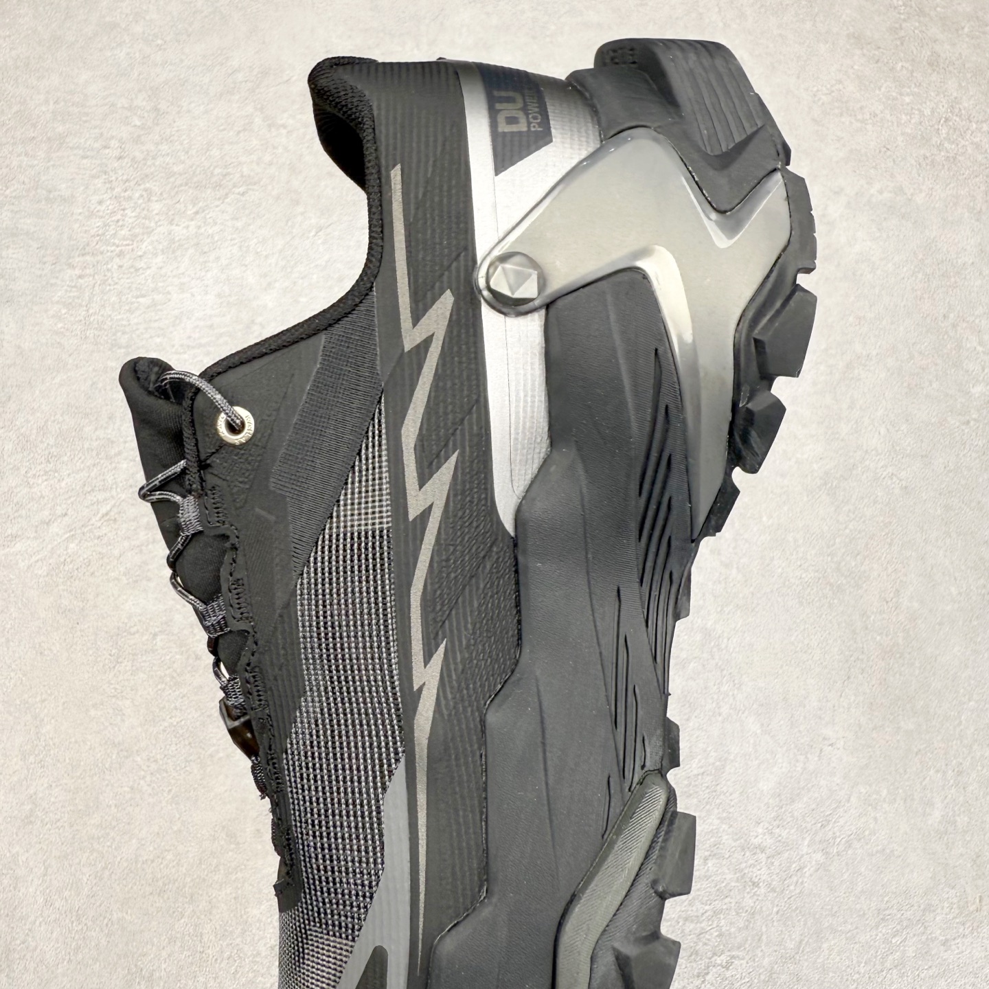 图片[7]-凯乐石 KAILAS FUGA DU 2 时尚百搭网布橡胶TPU减震防滑耐磨透气低帮越野跑步鞋 KAILAS凯乐石品牌是全球三大全系攀登品牌之一，于2003年创立于中国广州，致力于为有攀登梦想的户外运动员及爱好者，研发制造功能性专业装备，满足他们在极限环境下安全舒适的需求，凯乐石专注于科技面料的开发及专业功能设计，产品线覆盖登山、攀岩、徒步、越野跑山、露营、旅行等多项户外运动，通过运动员的测试反馈，不断进化迭代，产品荣获国内外大奖71座，发明专利21个，更突破性的自主研发攀登器械，打造出中国的攀登硬实力。实拍调校N版已经零色差零失真 百分百还原实物色彩所见即所得 不存在货不对板色差等低级问题 选购参考实物拍摄 不混卖不参货 只用心做好货严格选品 承诺混一赔十 尺码：36 36.5 37.5 38 38.5 39 40 40.5 41 42 42.5 43 44 44.5 45-选品中心