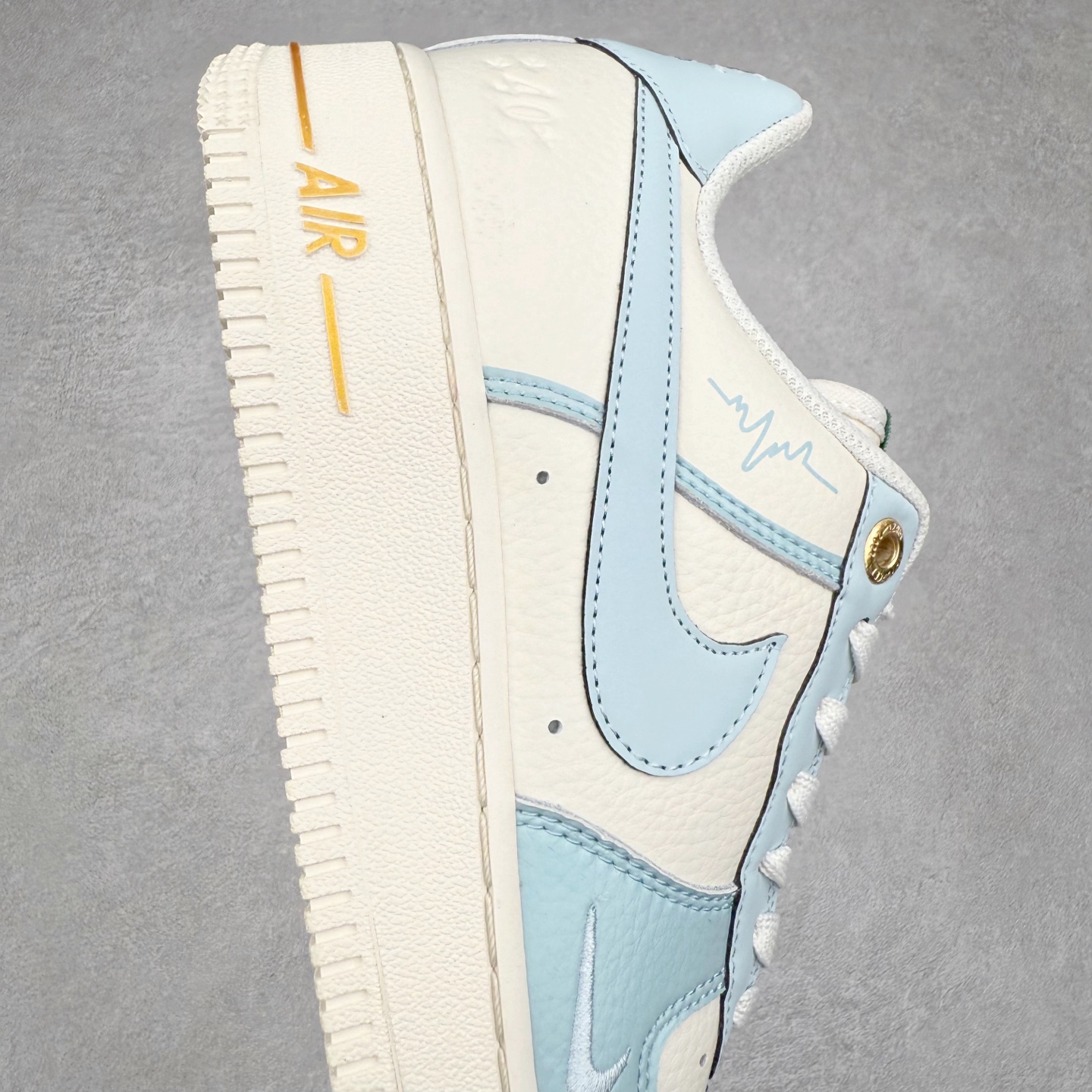 图片[6]-NK Air Force 1´07 Low 空军一号低帮百搭休闲运动板鞋 ZD1988-003 柔软、弹性十足的缓震性能和出色的中底设计 横跨复古与现代的外型结合 造就出风靡全球 三十多年的Force 1 直到今天还深受青睐 实拍调校N版已经零色差零失真 百分百还原实物色彩所见即所得 不存在货不对板色差等低级问题 选购参考实物拍摄 不混卖不参货 只用心做好货严格选品 承诺混一赔十 尺码：36 36.5 37.5 38 38.5 39 40 40.5 41 42 42.5 43 44 44.5 45-选品中心