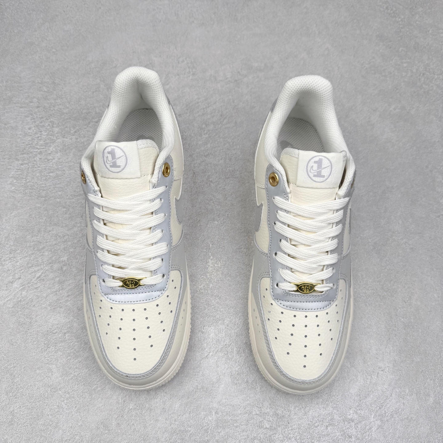 图片[2]-NK Air Force 1´07 Low 空军一号低帮百搭休闲运动板鞋 ZD1988-003 柔软、弹性十足的缓震性能和出色的中底设计 横跨复古与现代的外型结合 造就出风靡全球 三十多年的Force 1 直到今天还深受青睐 实拍调校N版已经零色差零失真 百分百还原实物色彩所见即所得 不存在货不对板色差等低级问题 选购参考实物拍摄 不混卖不参货 只用心做好货严格选品 承诺混一赔十 尺码：36 36.5 37.5 38 38.5 39 40 40.5 41 42 42.5 43 44 44.5 45-选品中心