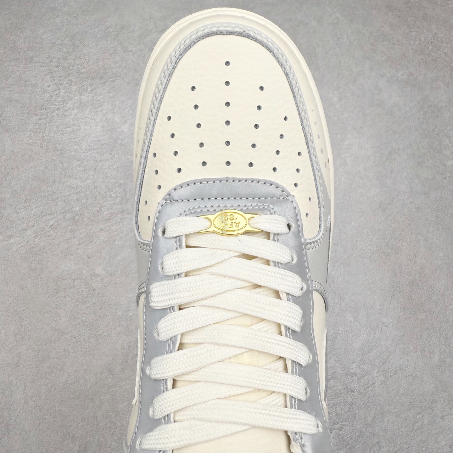 图片[4]-NK Air Force 1´07 Low 空军一号低帮百搭休闲运动板鞋 ZD1988-003 柔软、弹性十足的缓震性能和出色的中底设计 横跨复古与现代的外型结合 造就出风靡全球 三十多年的Force 1 直到今天还深受青睐 实拍调校N版已经零色差零失真 百分百还原实物色彩所见即所得 不存在货不对板色差等低级问题 选购参考实物拍摄 不混卖不参货 只用心做好货严格选品 承诺混一赔十 尺码：36 36.5 37.5 38 38.5 39 40 40.5 41 42 42.5 43 44 44.5 45-选品中心