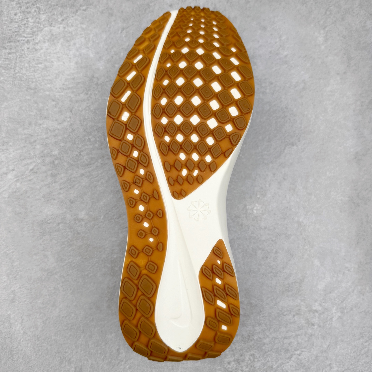 图片[9]-＃TG纯原 NK Zoom Pegasus 飞马41代马拉松系列网面透气缓震疾速跑鞋 独家渠道 市面未流通批次 奥莱直播间499 599一样的东西 碾压市面现存所有版本 公司一样的东西 超值回馈 帮你省钱 拥有 Zoom Air 一如既往的稳定感和流畅感 鞋面采用工程网眼设计 为特定高热区域营造出色透气性 进一步增加鞋面的穿孔数量 让足部能够快速散热 中足搭配 Flywire 飞线 在高速运动时营造舒适稳定的贴合感 内置Zoon气垫加持 动力十足 尺码：36 36.5 37.5 38 38.5 39 40 40.5 41 42 42.5 43 44 44.5 45-选品中心