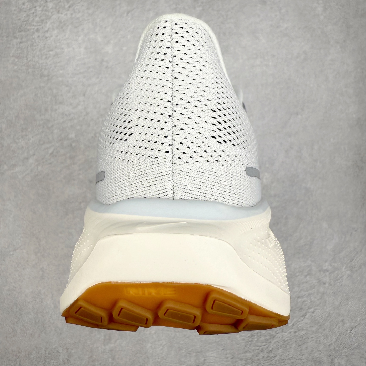 图片[8]-＃TG纯原 NK Zoom Pegasus 飞马41代马拉松系列网面透气缓震疾速跑鞋 独家渠道 市面未流通批次 奥莱直播间499 599一样的东西 碾压市面现存所有版本 公司一样的东西 超值回馈 帮你省钱 拥有 Zoom Air 一如既往的稳定感和流畅感 鞋面采用工程网眼设计 为特定高热区域营造出色透气性 进一步增加鞋面的穿孔数量 让足部能够快速散热 中足搭配 Flywire 飞线 在高速运动时营造舒适稳定的贴合感 内置Zoon气垫加持 动力十足 尺码：36 36.5 37.5 38 38.5 39 40 40.5 41 42 42.5 43 44 44.5 45-选品中心