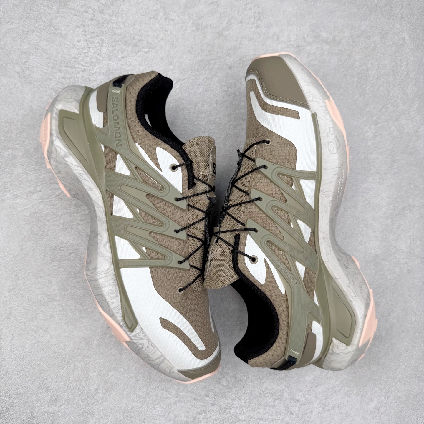 图片[3]-＃C版 SALOMON XT PU.RE ADVANCED 萨洛蒙舒适百搭耐磨透气支撑低帮跑步鞋 男女同款 SALOMON诞生于1947年的法国阿尔卑斯山区，全球知名的户外运动品牌。一直致力于推动滑雪、越野跑等山地运动的发展及产品的进步。其产品设计致力于追求创新和发掘产品的性能极限，帮助喜欢自由的人在山地间不断挑战自我。实拍调校N版已经零色差零失真 百分百还原实物色彩所见即所得 不存在货不对板色差等低级问题 选购参考实物拍摄 不混卖不参货 只用心做好货严格选品 承诺混一赔十 尺码：36 36.5 37.5 38 38.5 39 40 40.5 41 42 42.5 43 44 44.5 45-选品中心