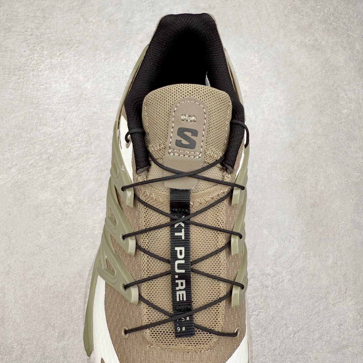 图片[5]-＃C版 SALOMON XT PU.RE ADVANCED 萨洛蒙舒适百搭耐磨透气支撑低帮跑步鞋 男女同款 SALOMON诞生于1947年的法国阿尔卑斯山区，全球知名的户外运动品牌。一直致力于推动滑雪、越野跑等山地运动的发展及产品的进步。其产品设计致力于追求创新和发掘产品的性能极限，帮助喜欢自由的人在山地间不断挑战自我。实拍调校N版已经零色差零失真 百分百还原实物色彩所见即所得 不存在货不对板色差等低级问题 选购参考实物拍摄 不混卖不参货 只用心做好货严格选品 承诺混一赔十 尺码：36 36.5 37.5 38 38.5 39 40 40.5 41 42 42.5 43 44 44.5 45-选品中心