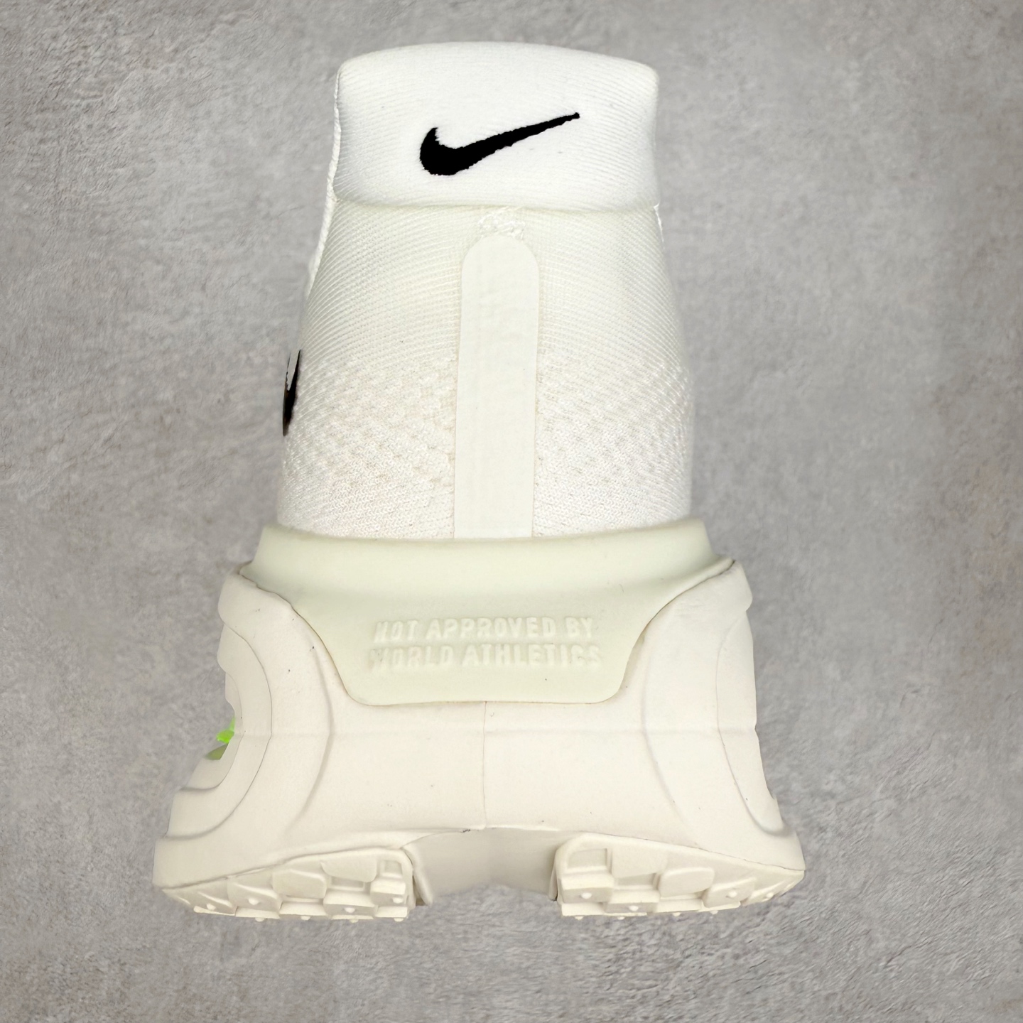 图片[8]-NK Pegasus Premium 飞马全掌气垫跑步运动鞋 HQ2592-100 气垫的究极进化 NIKE 2025S 新王炸 • 在特有Air科技加持下，耐克带来全新Pegasus Premium。这款跑鞋在传承耐克飞马（Pegasus）系列标志性的缓震功能的同时，将首次搭载耐克的塑型可视化Air Zoom气垫单元。• 塑型Air Zoom气垫单元贴合脚部的自然轮廓，帮助跑者在从后跟到脚趾的过渡中能够有效传递力量，带来一种前所未有的轻盈、顺畅回馈体验。中底采用ZoomX泡绵，后跟则使用ReactX泡绵，为跑者提供稳定流畅的推进感。• 塑型可视化Air Zoom气垫单元和精心配置的泡绵组合，让Pegasus Premium成为耐克飞马系列中颇具能量回馈的鞋款。• 全新Pegasus Premium不仅展示了耐克势头强劲的创新周期，证明了其特有的Air科技的强大实力，更体现了耐克倾听和服务运动员的能力。尺码：36 36.5 37.5 38 38.5 39 40 40.5 41 42 42.5 43 44 44.5 45-选品中心