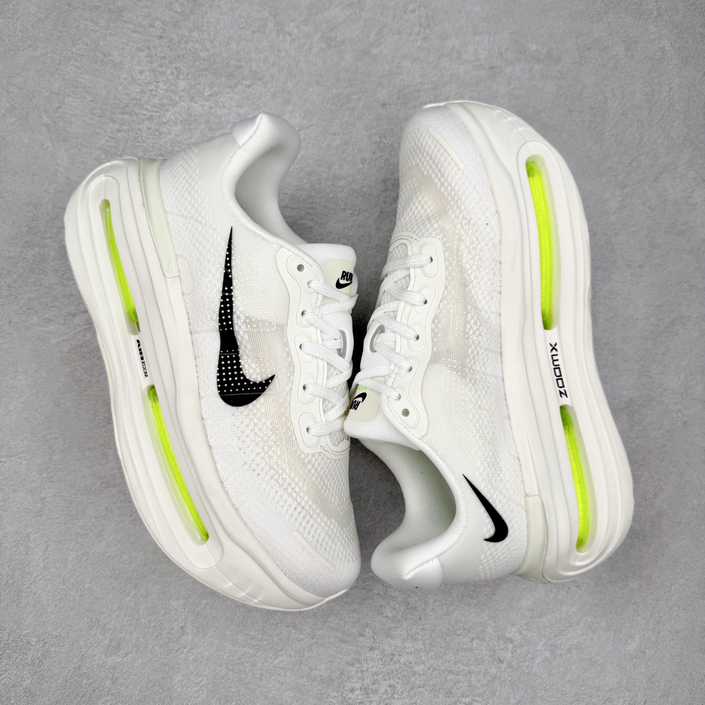 图片[3]-NK Pegasus Premium 飞马全掌气垫跑步运动鞋 HQ2592-100 气垫的究极进化 NIKE 2025S 新王炸 • 在特有Air科技加持下，耐克带来全新Pegasus Premium。这款跑鞋在传承耐克飞马（Pegasus）系列标志性的缓震功能的同时，将首次搭载耐克的塑型可视化Air Zoom气垫单元。• 塑型Air Zoom气垫单元贴合脚部的自然轮廓，帮助跑者在从后跟到脚趾的过渡中能够有效传递力量，带来一种前所未有的轻盈、顺畅回馈体验。中底采用ZoomX泡绵，后跟则使用ReactX泡绵，为跑者提供稳定流畅的推进感。• 塑型可视化Air Zoom气垫单元和精心配置的泡绵组合，让Pegasus Premium成为耐克飞马系列中颇具能量回馈的鞋款。• 全新Pegasus Premium不仅展示了耐克势头强劲的创新周期，证明了其特有的Air科技的强大实力，更体现了耐克倾听和服务运动员的能力。尺码：36 36.5 37.5 38 38.5 39 40 40.5 41 42 42.5 43 44 44.5 45-选品中心