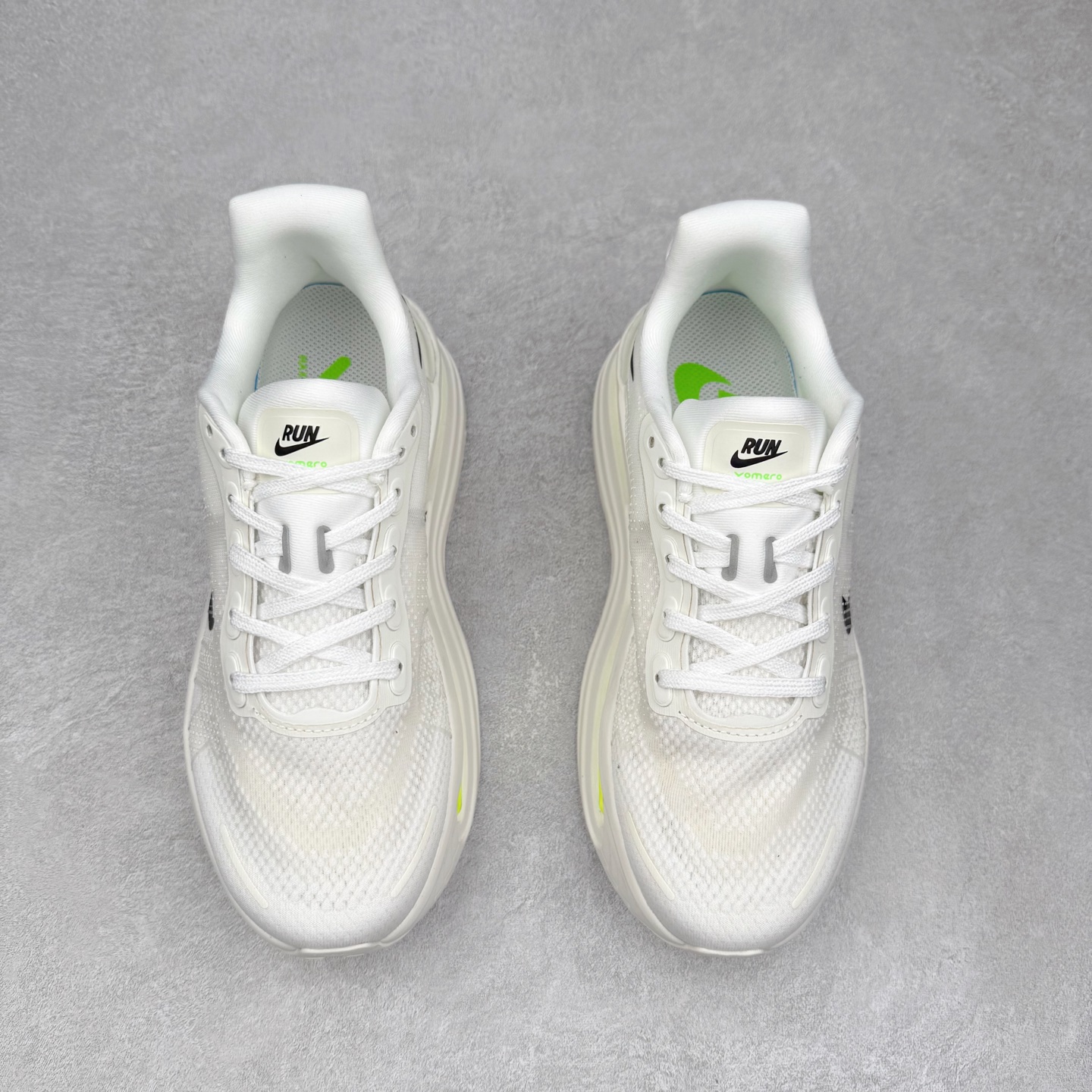 图片[2]-NK Pegasus Premium 飞马全掌气垫跑步运动鞋 HQ2592-100 气垫的究极进化 NIKE 2025S 新王炸 • 在特有Air科技加持下，耐克带来全新Pegasus Premium。这款跑鞋在传承耐克飞马（Pegasus）系列标志性的缓震功能的同时，将首次搭载耐克的塑型可视化Air Zoom气垫单元。• 塑型Air Zoom气垫单元贴合脚部的自然轮廓，帮助跑者在从后跟到脚趾的过渡中能够有效传递力量，带来一种前所未有的轻盈、顺畅回馈体验。中底采用ZoomX泡绵，后跟则使用ReactX泡绵，为跑者提供稳定流畅的推进感。• 塑型可视化Air Zoom气垫单元和精心配置的泡绵组合，让Pegasus Premium成为耐克飞马系列中颇具能量回馈的鞋款。• 全新Pegasus Premium不仅展示了耐克势头强劲的创新周期，证明了其特有的Air科技的强大实力，更体现了耐克倾听和服务运动员的能力。尺码：36 36.5 37.5 38 38.5 39 40 40.5 41 42 42.5 43 44 44.5 45-选品中心