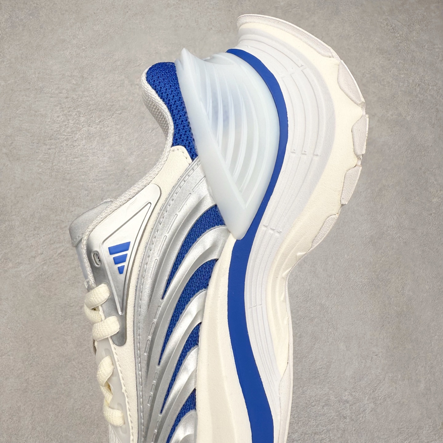 图片[7]-AD XLG MTW系列 舒适百搭防滑耐磨低帮跑步鞋老爹鞋 JS1502 鞋面采用贯穿式银条 完整的线条流畅度带来充分的视觉享受 鞋舌若隐若现的LOGO充满神秘感 夸张的鞋后跟幅度设计 线条感延伸至后跟标志三条杆彰显adidas调性 中底采用LIGHT STRIKE科技 在满足穿搭属性的同时提供舒适的脚感 完整的流线型设计语言 从鞋面贯穿到鞋底以及鞋花纹路 颜值与实力兼具 秀场与日常皆融 未来已来 让我们继续期待 实拍调校N版已经零色差零失真 百分百还原实物色彩所见即所得 不存在货不对板色差等低级问题 选购参考实物拍摄 不混卖不参货 只用心做好货严格选品 承诺混一赔十 尺码：36 36.5 37.5 38 38.5 39 40 40.5 41 42 42.5 43 44 44.5 45-选品中心