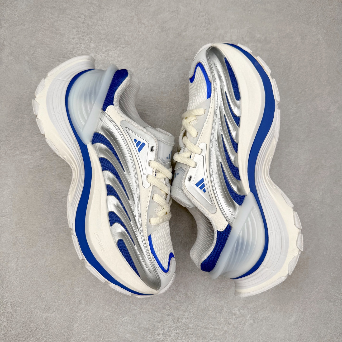 图片[3]-AD XLG MTW系列 舒适百搭防滑耐磨低帮跑步鞋老爹鞋 JS1502 鞋面采用贯穿式银条 完整的线条流畅度带来充分的视觉享受 鞋舌若隐若现的LOGO充满神秘感 夸张的鞋后跟幅度设计 线条感延伸至后跟标志三条杆彰显adidas调性 中底采用LIGHT STRIKE科技 在满足穿搭属性的同时提供舒适的脚感 完整的流线型设计语言 从鞋面贯穿到鞋底以及鞋花纹路 颜值与实力兼具 秀场与日常皆融 未来已来 让我们继续期待 实拍调校N版已经零色差零失真 百分百还原实物色彩所见即所得 不存在货不对板色差等低级问题 选购参考实物拍摄 不混卖不参货 只用心做好货严格选品 承诺混一赔十 尺码：36 36.5 37.5 38 38.5 39 40 40.5 41 42 42.5 43 44 44.5 45-选品中心