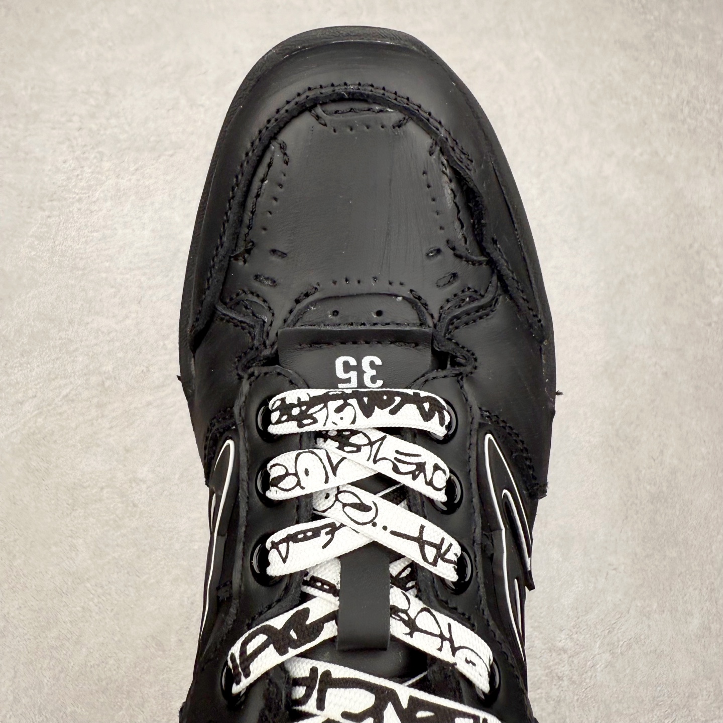 图片[4]-Balenciaga 巴黎世家 Hamptons 手工做旧款 牛皮革 复古圆头系带低帮休闲鞋 官方原配套鞋盒 防尘纸配套齐全 尺码：35 36 37 38 39 40 41 42 43 44 45-选品中心