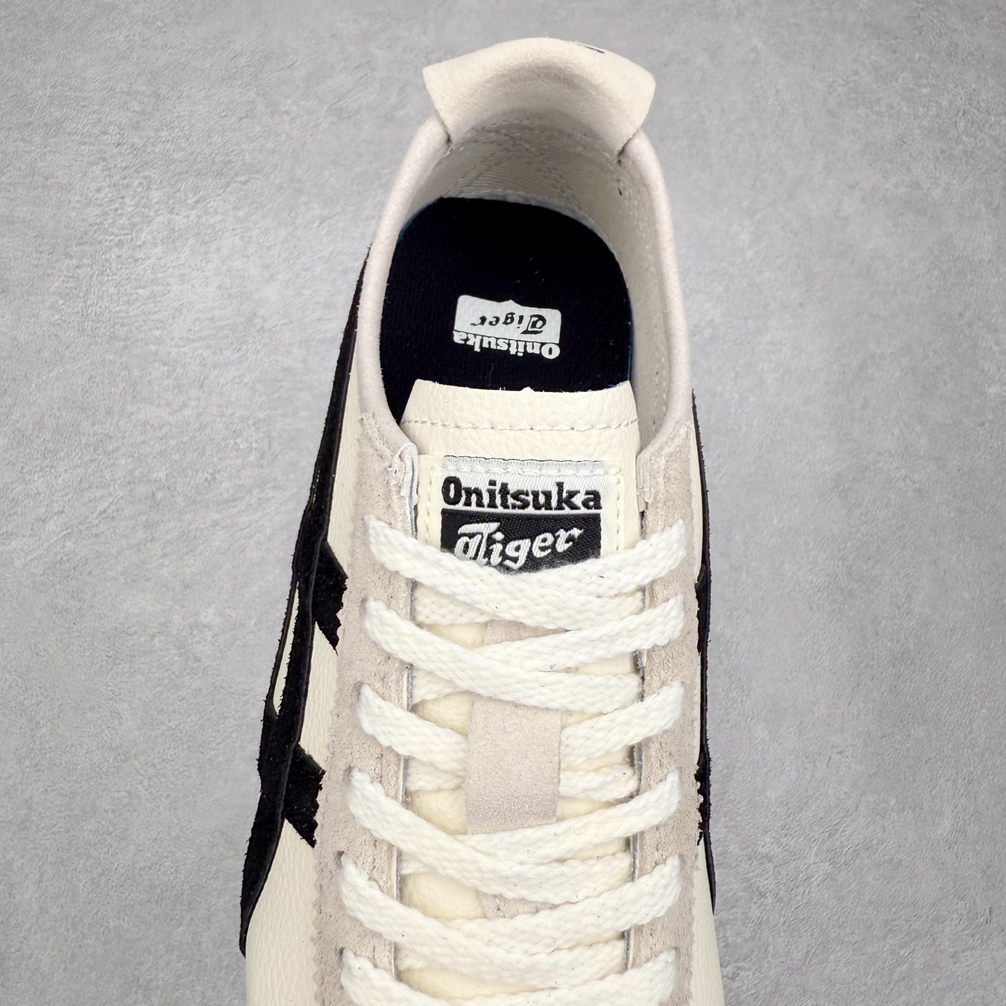 图片[5]-＃纯原福利 Asics Onitsuka Tiger MEXICO 66 亚瑟士鬼冢虎复古经典板鞋 市场最强版本 原厂牛津布加持 海外订单工厂出品 超成熟稳定的做工品控 原装全套纸板楦头开发 原汁原味 完美呈现版型 私模正确鞋底咬花纹路 一比一鞋头弧度高度鞋身弧度 绝不口嗨 细节品控鞋型随意秒杀市面 原档咬花纹路私模大底 一个单元有六个三角形 总体形拼接呈现花瓣状 官方四联吊牌 原装Ortholite轻量化鞋垫 原盒原配 质保卡 说明书 钢印防尘纸 纸板中底带钢印 乳胶组合鞋垫 支持全方位的对比专柜 产品从款式颜色造型上体现出追求舒适和细节的完美 鞋类更是推崇手工制作的严谨与完美 融舒适性与可穿性的设计风格 注重细节的完美和别致魅力 既保持稳重 又不失轻松的时尚感 尺码：36 37 37.5 38 39 39.5 40 40.5 41.5 42 42.5 43.5 44 45-选品中心