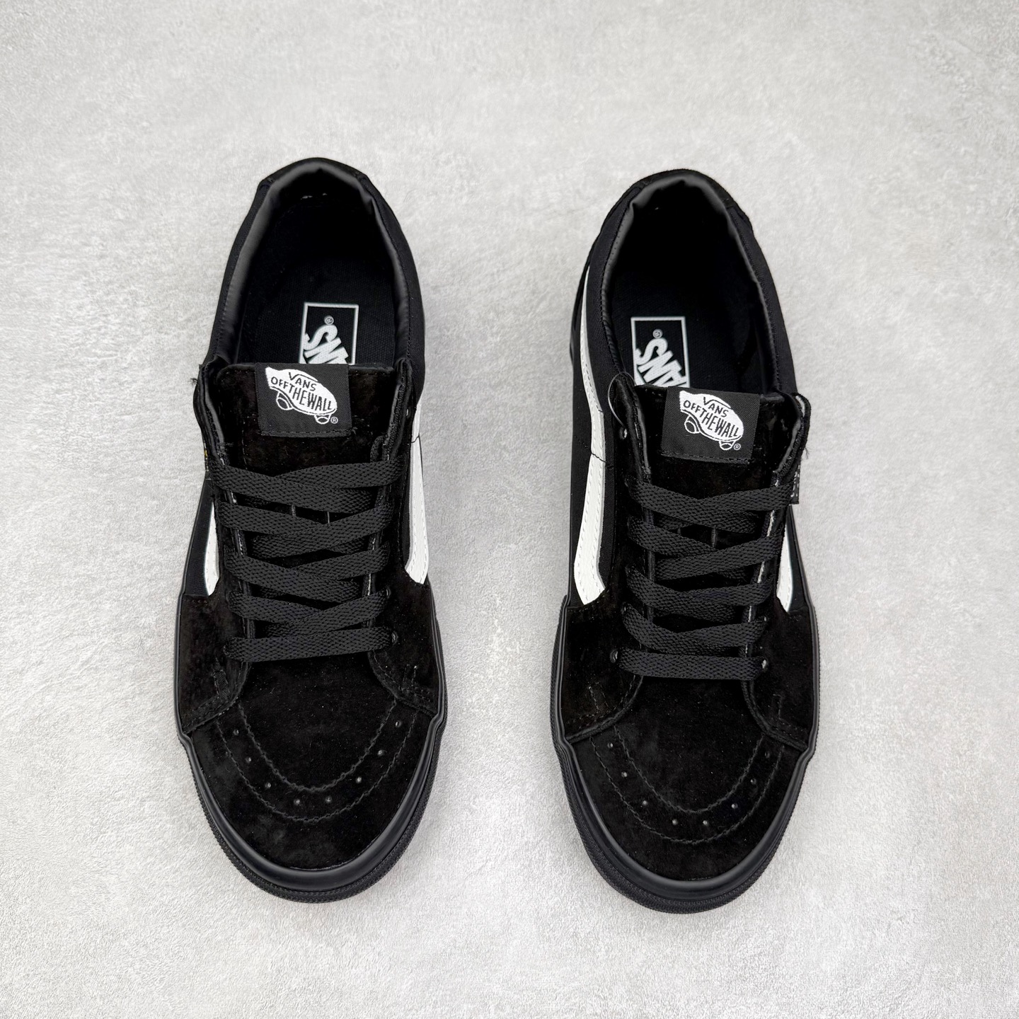 图片[2]-Vans Sk8-Low 黑武士 范斯复古休闲硫化帆布鞋 鞋款以黑色麂皮搭配帆布鞋面打造整体鞋身 减震EVA鞋垫装置增强脚感体验 以SK8-Low鞋身为蓝本 黑武士风格极具辨识度 复古又百搭 货号：VN0A5KXDBLA 尺码：35 36 36.5 37 38 38.5 39 40 40.5 41 42 42.5 43 44-选品中心