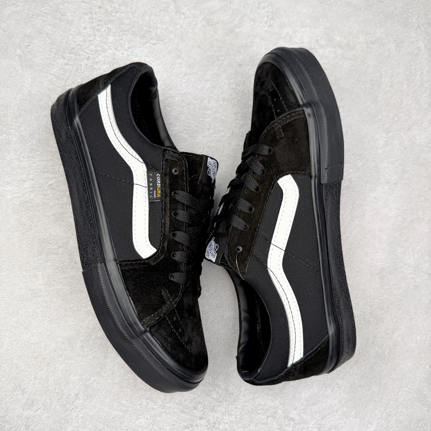 图片[3]-Vans Sk8-Low 黑武士 范斯复古休闲硫化帆布鞋 鞋款以黑色麂皮搭配帆布鞋面打造整体鞋身 减震EVA鞋垫装置增强脚感体验 以SK8-Low鞋身为蓝本 黑武士风格极具辨识度 复古又百搭 货号：VN0A5KXDBLA 尺码：35 36 36.5 37 38 38.5 39 40 40.5 41 42 42.5 43 44-选品中心