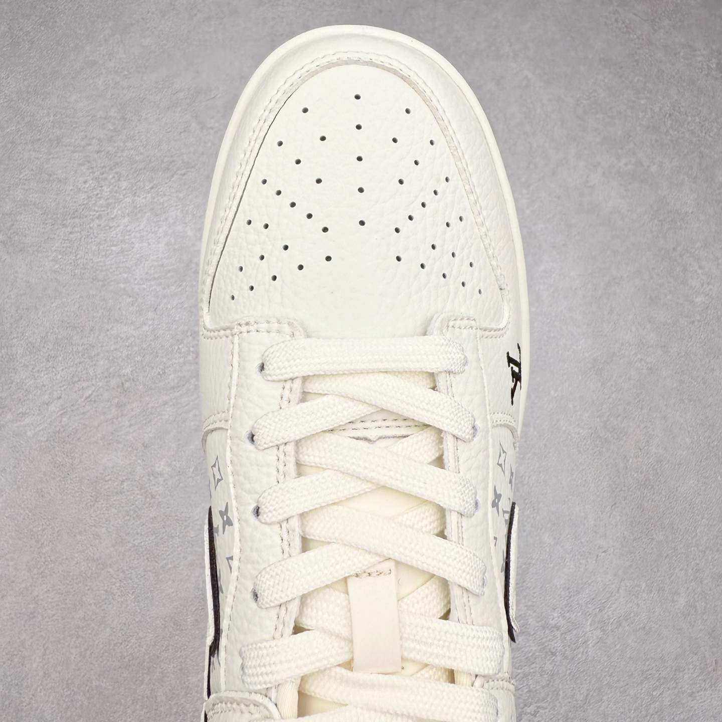 图片[4]-NK Dunk Low 定制配色 SC0601-455 大厂出品 极力推荐 原装头层材料 独家版型蒸餾加工帶來的是更好的视觉和脚感体验大厂纯原品质出货 清洁度 电绣工艺 皮料切割干净无任何毛边 细节完美 实拍调校N版已经零色差零失真 百分百还原实物色彩所见即所得 不存在货不对板色差等低级问题 选购参考实物拍摄 不混卖不参货 只用心做好货严格选品 承诺混一赔十 尺码：36 36.5 37.5 38 38.5 39 40 40.5 41 42 42.5 43 44 44.5 45-选品中心