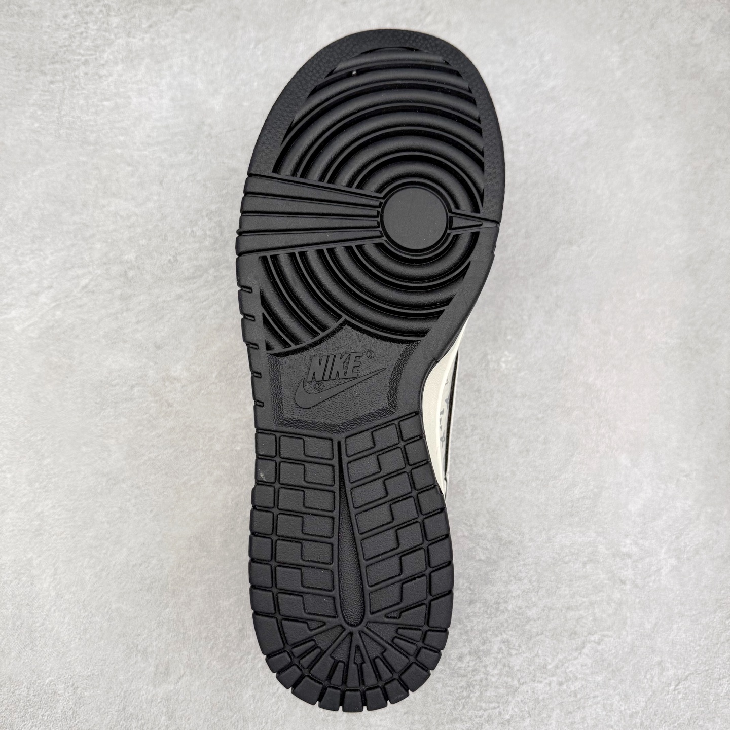 图片[9]-NK Dunk Low 定制配色 SC0601-455 大厂出品 极力推荐 原装头层材料 独家版型蒸餾加工帶來的是更好的视觉和脚感体验大厂纯原品质出货 清洁度 电绣工艺 皮料切割干净无任何毛边 细节完美 实拍调校N版已经零色差零失真 百分百还原实物色彩所见即所得 不存在货不对板色差等低级问题 选购参考实物拍摄 不混卖不参货 只用心做好货严格选品 承诺混一赔十 尺码：36 36.5 37.5 38 38.5 39 40 40.5 41 42 42.5 43 44 44.5 45-选品中心