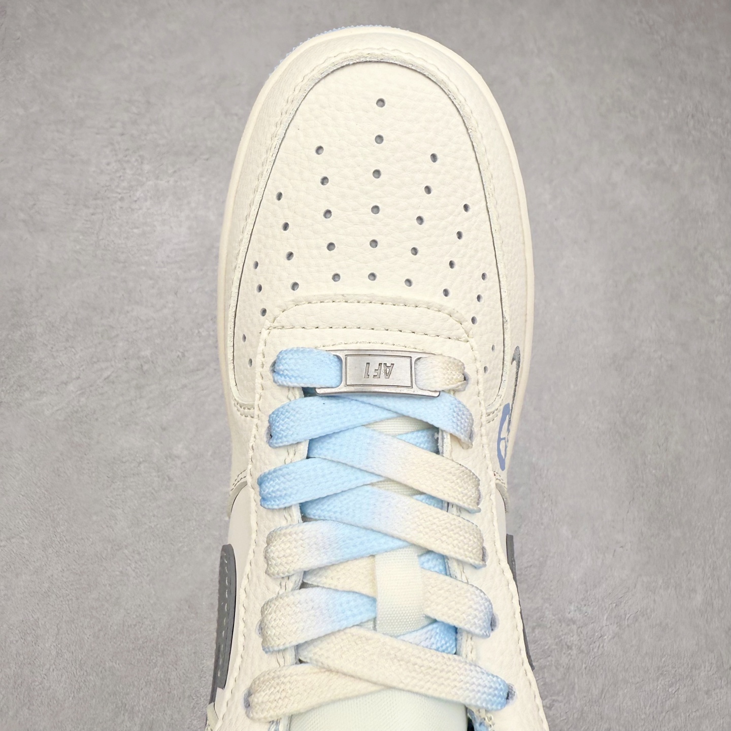 图片[5]-NK Air Force 1´07 Low 空军一号低帮百搭休闲运动板鞋 QW5606-269 柔软、弹性十足的缓震性能和出色的中底设计 横跨复古与现代的外型结合 造就出风靡全球 三十多年的Force 1 直到今天还深受青睐 实拍调校N版已经零色差零失真 百分百还原实物色彩所见即所得 不存在货不对板色差等低级问题 选购参考实物拍摄 不混卖不参货 只用心做好货严格选品 承诺混一赔十 尺码：36 36.5 37.5 38 38.5 39 40 40.5 41 42 42.5 43 44 44.5 45-选品中心