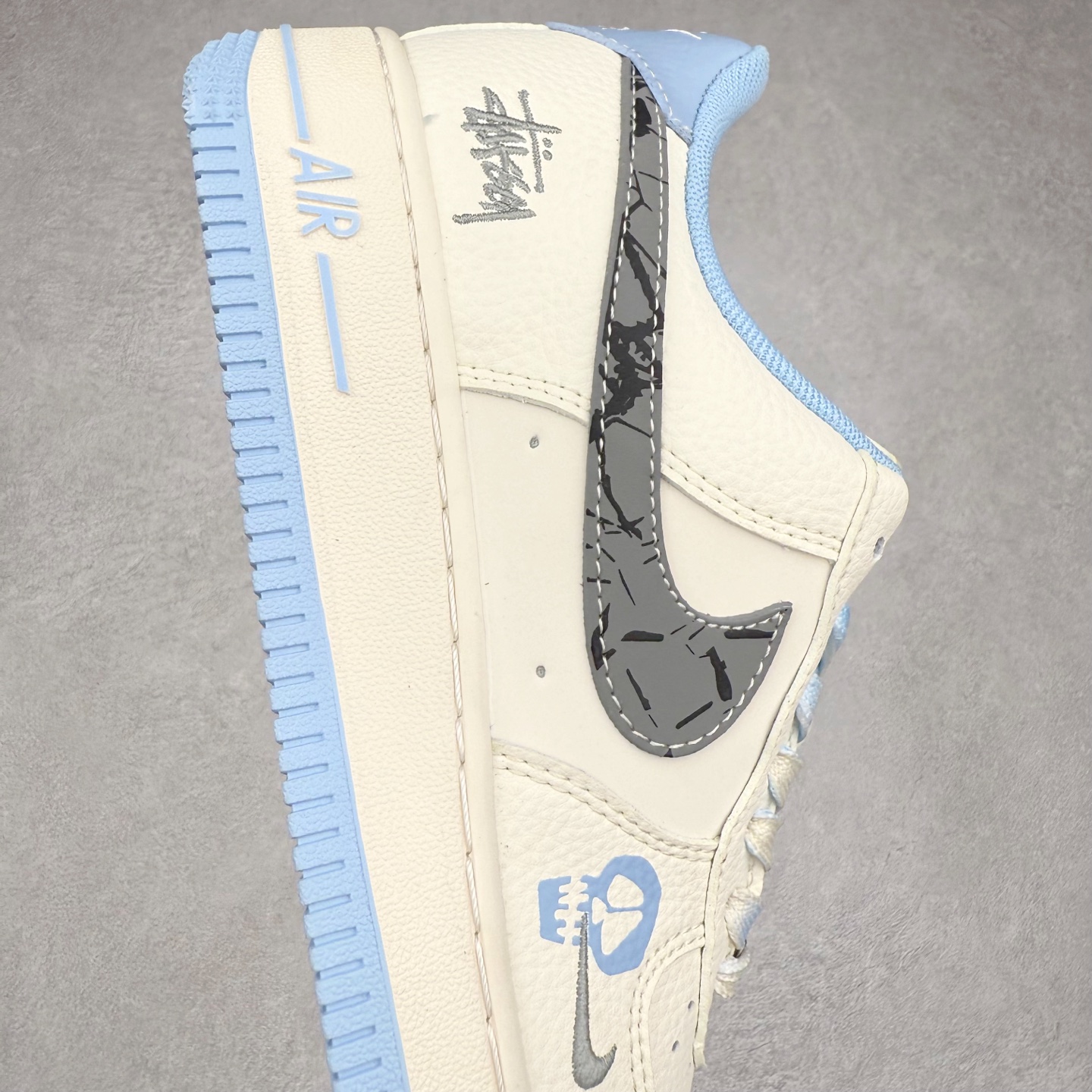 图片[6]-NK Air Force 1´07 Low 空军一号低帮百搭休闲运动板鞋 QW5606-269 柔软、弹性十足的缓震性能和出色的中底设计 横跨复古与现代的外型结合 造就出风靡全球 三十多年的Force 1 直到今天还深受青睐 实拍调校N版已经零色差零失真 百分百还原实物色彩所见即所得 不存在货不对板色差等低级问题 选购参考实物拍摄 不混卖不参货 只用心做好货严格选品 承诺混一赔十 尺码：36 36.5 37.5 38 38.5 39 40 40.5 41 42 42.5 43 44 44.5 45-选品中心