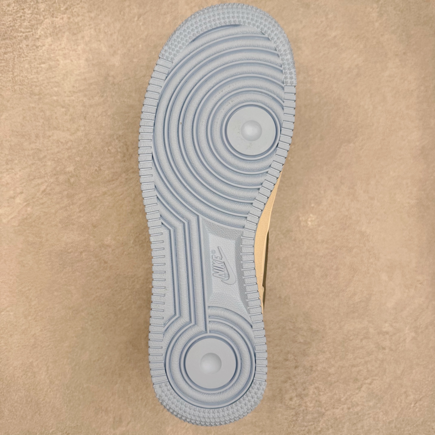 图片[9]-NK Air Force 1´07 Low 空军一号低帮百搭休闲运动板鞋 QW5606-269 柔软、弹性十足的缓震性能和出色的中底设计 横跨复古与现代的外型结合 造就出风靡全球 三十多年的Force 1 直到今天还深受青睐 实拍调校N版已经零色差零失真 百分百还原实物色彩所见即所得 不存在货不对板色差等低级问题 选购参考实物拍摄 不混卖不参货 只用心做好货严格选品 承诺混一赔十 尺码：36 36.5 37.5 38 38.5 39 40 40.5 41 42 42.5 43 44 44.5 45-选品中心