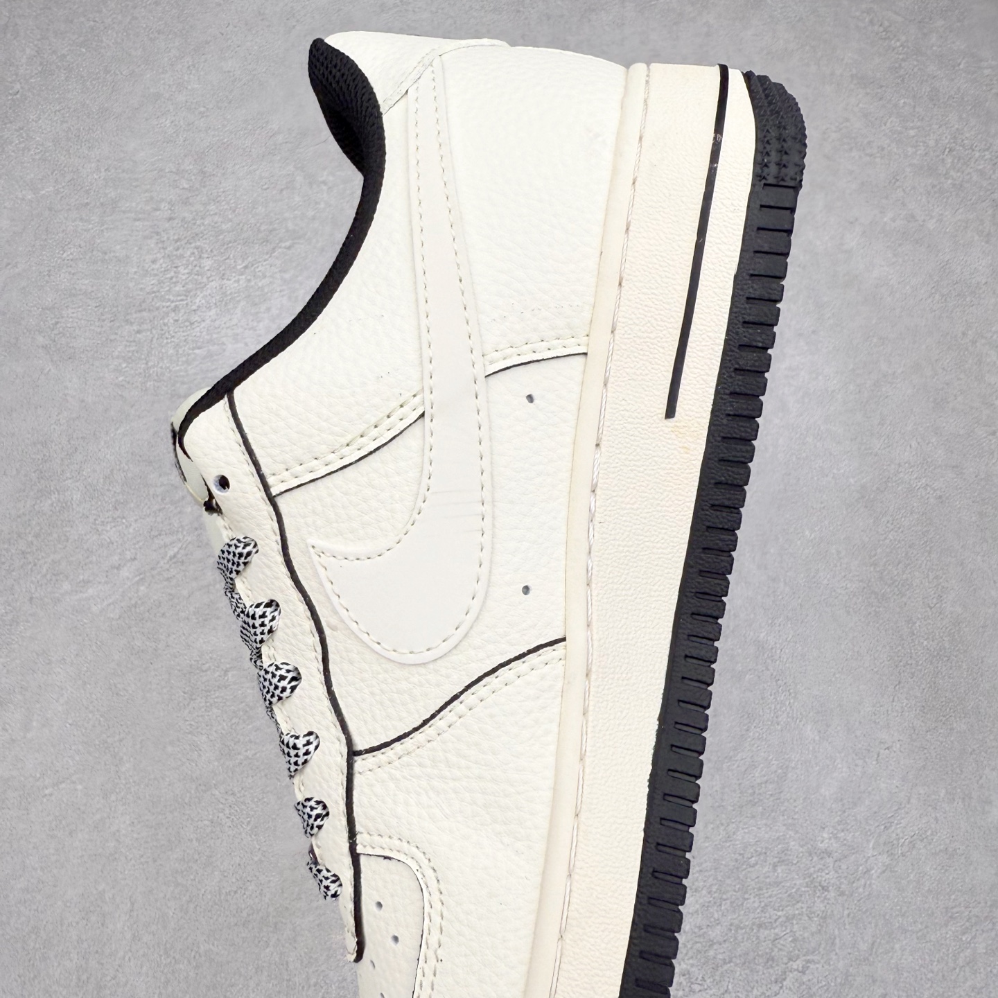 图片[7]-NK Air Force 1´07 Low 空军一号低帮百搭休闲运动板鞋 JP8028-007 柔软、弹性十足的缓震性能和出色的中底设计 横跨复古与现代的外型结合 造就出风靡全球 三十多年的Force 1 直到今天还深受青睐 实拍调校N版已经零色差零失真 百分百还原实物色彩所见即所得 不存在货不对板色差等低级问题 选购参考实物拍摄 不混卖不参货 只用心做好货严格选品 承诺混一赔十 尺码：36 36.5 37.5 38 38.5 39 40 40.5 41 42 42.5 43 44 44.5 45-选品中心