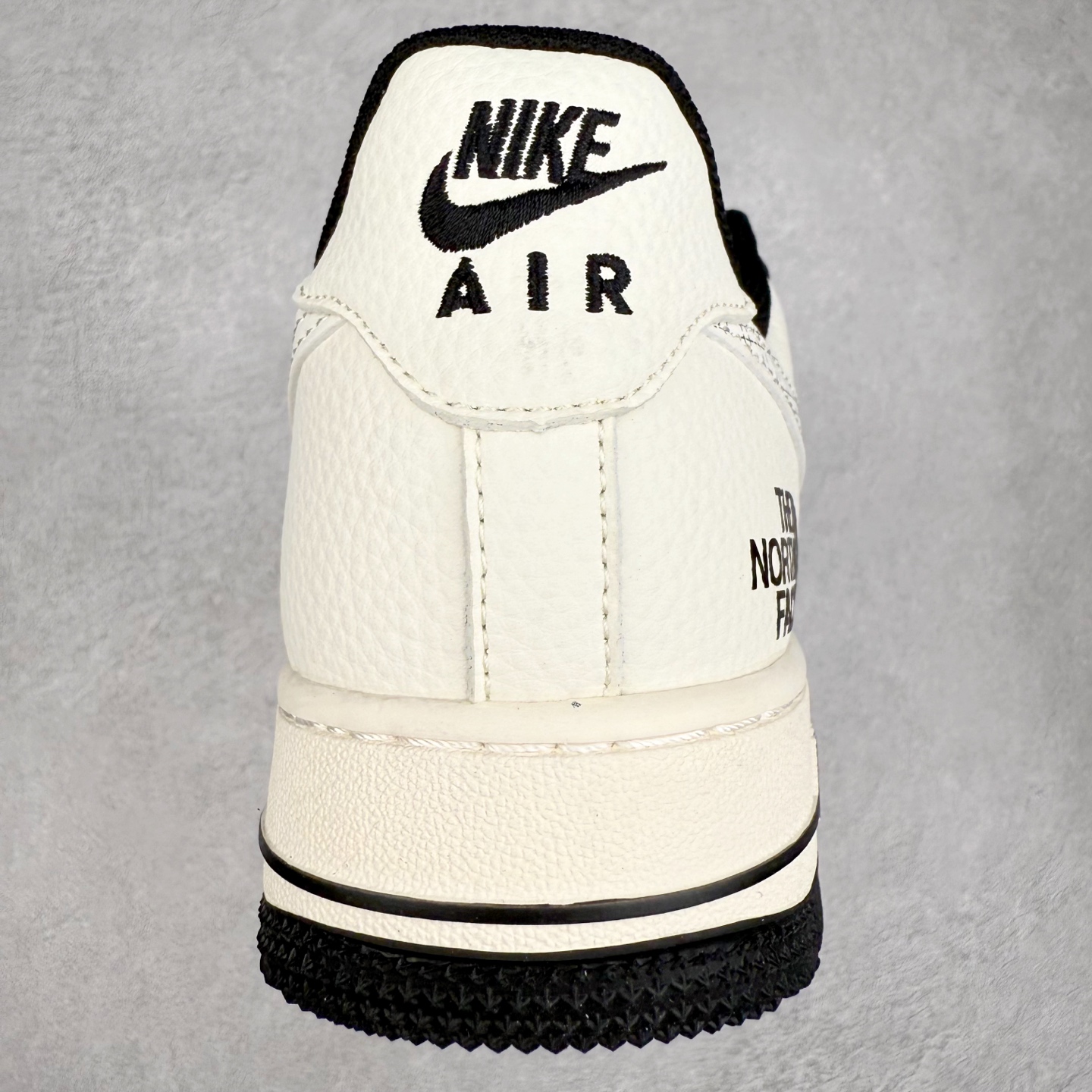 图片[8]-NK Air Force 1´07 Low 空军一号低帮百搭休闲运动板鞋 JP8028-007 柔软、弹性十足的缓震性能和出色的中底设计 横跨复古与现代的外型结合 造就出风靡全球 三十多年的Force 1 直到今天还深受青睐 实拍调校N版已经零色差零失真 百分百还原实物色彩所见即所得 不存在货不对板色差等低级问题 选购参考实物拍摄 不混卖不参货 只用心做好货严格选品 承诺混一赔十 尺码：36 36.5 37.5 38 38.5 39 40 40.5 41 42 42.5 43 44 44.5 45-选品中心