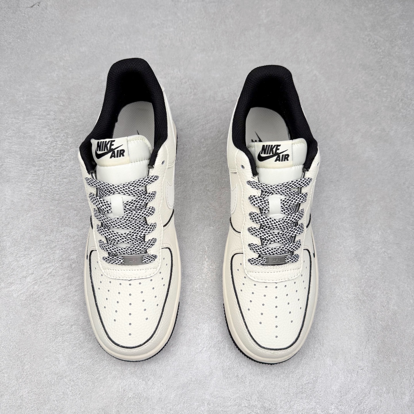 图片[2]-NK Air Force 1´07 Low 空军一号低帮百搭休闲运动板鞋 JP8028-007 柔软、弹性十足的缓震性能和出色的中底设计 横跨复古与现代的外型结合 造就出风靡全球 三十多年的Force 1 直到今天还深受青睐 实拍调校N版已经零色差零失真 百分百还原实物色彩所见即所得 不存在货不对板色差等低级问题 选购参考实物拍摄 不混卖不参货 只用心做好货严格选品 承诺混一赔十 尺码：36 36.5 37.5 38 38.5 39 40 40.5 41 42 42.5 43 44 44.5 45-选品中心