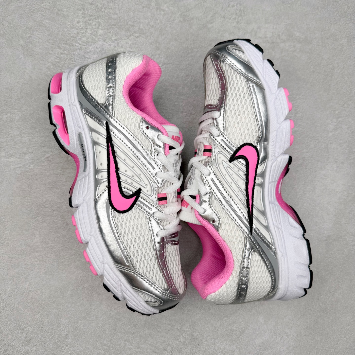 图片[3]-NK Air Max Moto 2K 舒适百搭耐磨 低帮跑步鞋 HQ2056-01 实拍调校N版已经零色差零失真 百分百还原实物色彩所见即所得 不存在货不对板色差等低级问题 选购参考实物拍摄 不混卖不参货 只用心做好货严格选品 承诺混一赔十 尺码：36 36.5 37.5 38 38.5 39 40 40.5 41 42 42.5 43 44 44.5 45-选品中心