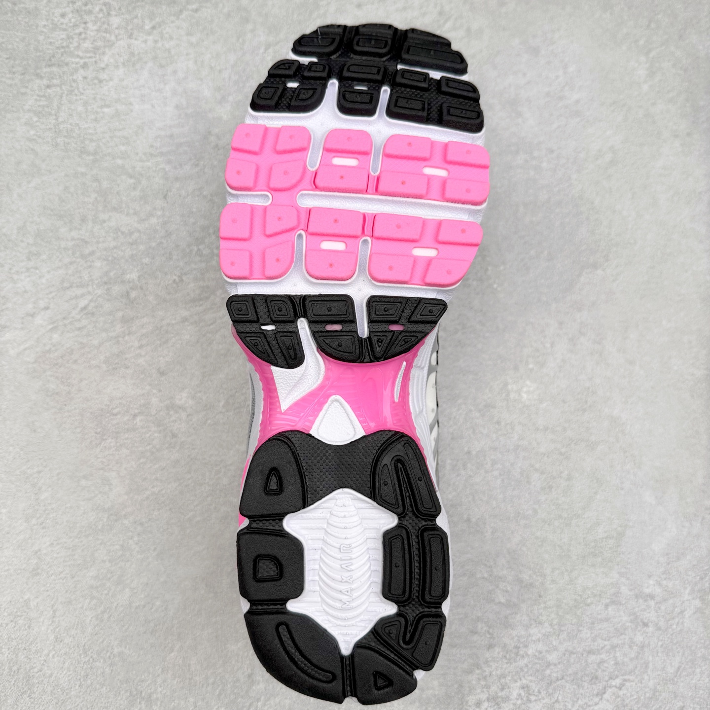 图片[9]-NK Air Max Moto 2K 舒适百搭耐磨 低帮跑步鞋 HQ2056-01 实拍调校N版已经零色差零失真 百分百还原实物色彩所见即所得 不存在货不对板色差等低级问题 选购参考实物拍摄 不混卖不参货 只用心做好货严格选品 承诺混一赔十 尺码：36 36.5 37.5 38 38.5 39 40 40.5 41 42 42.5 43 44 44.5 45-选品中心