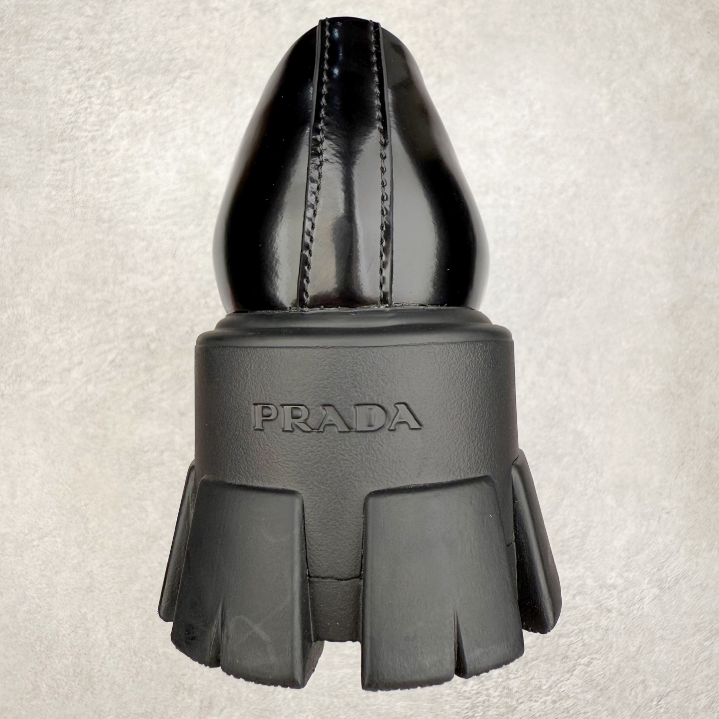 图片[8]-＃GD广顶 PRADA Monolith 普拉达皮革休闲平底乐福鞋 春夏最好的穿的乐福鞋 没有之一鞋型秀气大方 三角标加持 高级感拉满 无论日常通勤还是小场合都能穿出气场意大利著名的奢侈品品牌 普拉达这款牛皮面演绎prada式的黑暗优雅风情 鞋头很是秀气 鞋楦的复古与时尚平衡的非常好 没有平时别的款式的呆板整体是休闲时尚风 风格简约大方 舒适轻便 小牛皮鞋面超级软触感亲肤而光滑 很显质感也很好打理 设计摆脱路人感 打破沉闷单调 真的超级清秀百搭 而且这款增高效果一绝 特别有英伦风但又不是太过于复古的也很符合都市年轻人的审美 尺码：35 36 37 38 39 40 41-选品中心