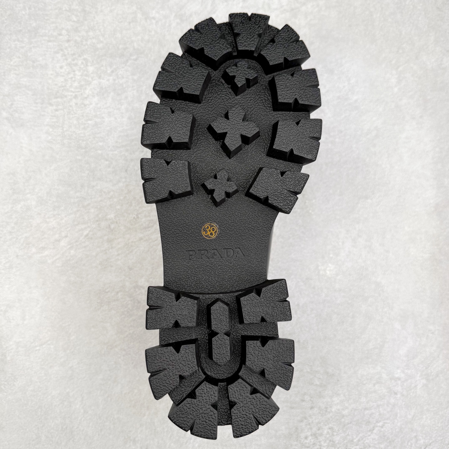 图片[9]-＃GD广顶 PRADA Monolith 普拉达皮革休闲平底乐福鞋 春夏最好的穿的乐福鞋 没有之一鞋型秀气大方 三角标加持 高级感拉满 无论日常通勤还是小场合都能穿出气场意大利著名的奢侈品品牌 普拉达这款牛皮面演绎prada式的黑暗优雅风情 鞋头很是秀气 鞋楦的复古与时尚平衡的非常好 没有平时别的款式的呆板整体是休闲时尚风 风格简约大方 舒适轻便 小牛皮鞋面超级软触感亲肤而光滑 很显质感也很好打理 设计摆脱路人感 打破沉闷单调 真的超级清秀百搭 而且这款增高效果一绝 特别有英伦风但又不是太过于复古的也很符合都市年轻人的审美 尺码：35 36 37 38 39 40 41-选品中心