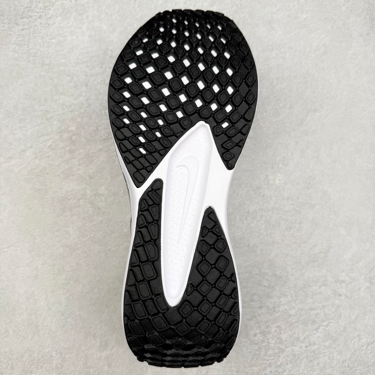 图片[9]-＃TG纯原 NK Quest 6 极致六代网面透气休闲跑步鞋 FD6033-105 简约高科技设计采用多层材料 为双足带来凉爽感受和稳固体验时尚鞋面搭配中足包覆设计 提供稳固贴合感 一层网眼布材质 在跑步期间为你带来轻盈透气性能 同时展现利落外观 加高叠层设计 为每一步带来柔软缓震性能 具备出色抓地力与耐穿着性 舒适感出众 货号：DD0204-301 尺码：36 36.5 37.5 38 38.5 39 40 40.5 41 42 42.5 43 44 44.5 45-选品中心