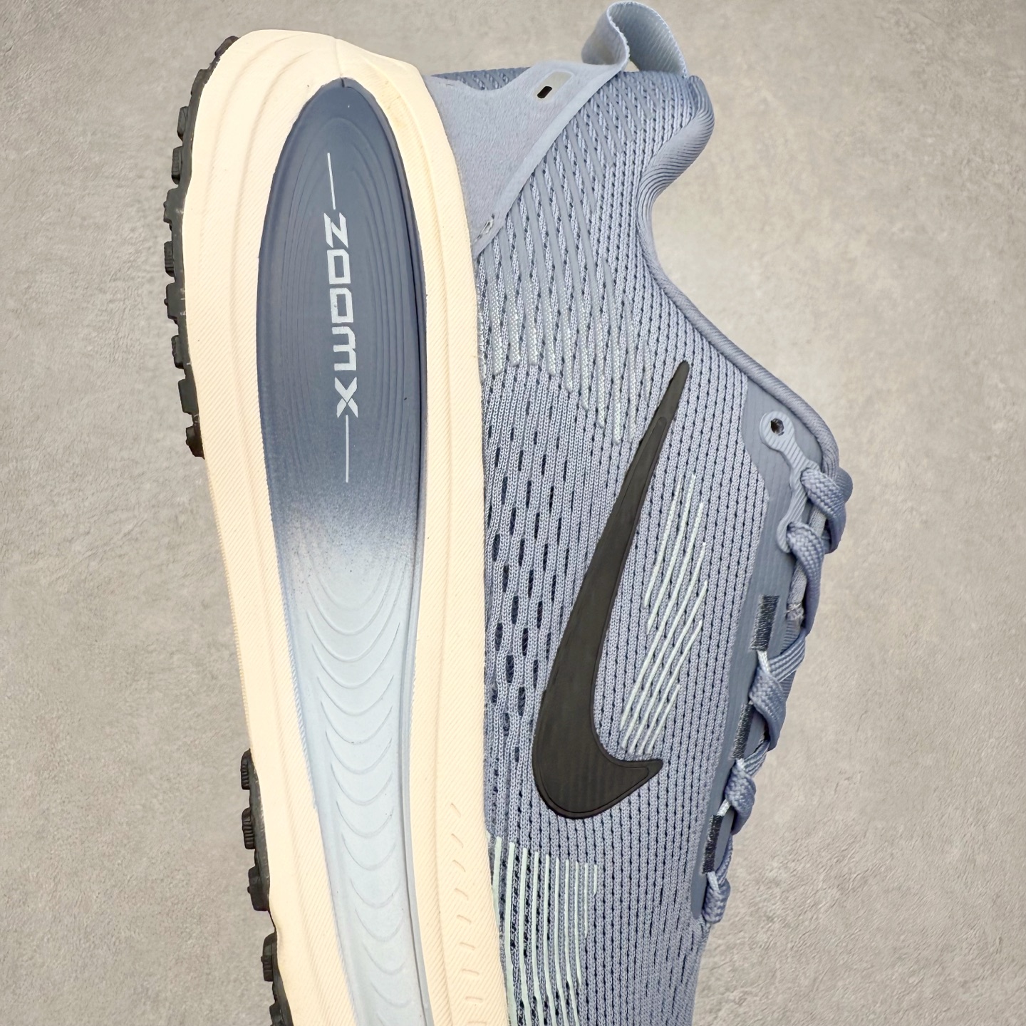 图片[6]-NK Vomero Plus 时尚舒适 网布防滑耐磨 低帮跑步鞋 HM6803-402 实拍调校N版已经零色差零失真 百分百还原实物色彩所见即所得 不存在货不对板色差等低级问题 选购参考实物拍摄 不混卖不参货 只用心做好货严格选品 承诺混一赔十 尺码：36 36.5 37.5 38 38.5 39 40 40.5 41 42 42.5 43 44 44.5 45-选品中心