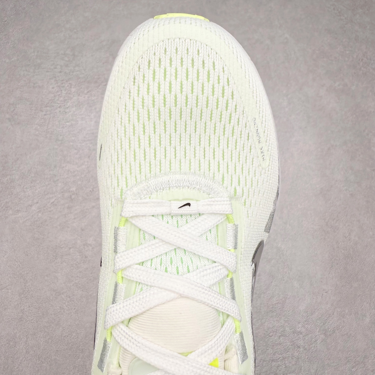 图片[4]-NK Vomero Plus 时尚舒适 网布防滑耐磨 低帮跑步鞋 HM6804-107 实拍调校N版已经零色差零失真 百分百还原实物色彩所见即所得 不存在货不对板色差等低级问题 选购参考实物拍摄 不混卖不参货 只用心做好货严格选品 承诺混一赔十 尺码：36 36.5 37.5 38 38.5 39 40 40.5 41 42 42.5 43 44 44.5 45-选品中心