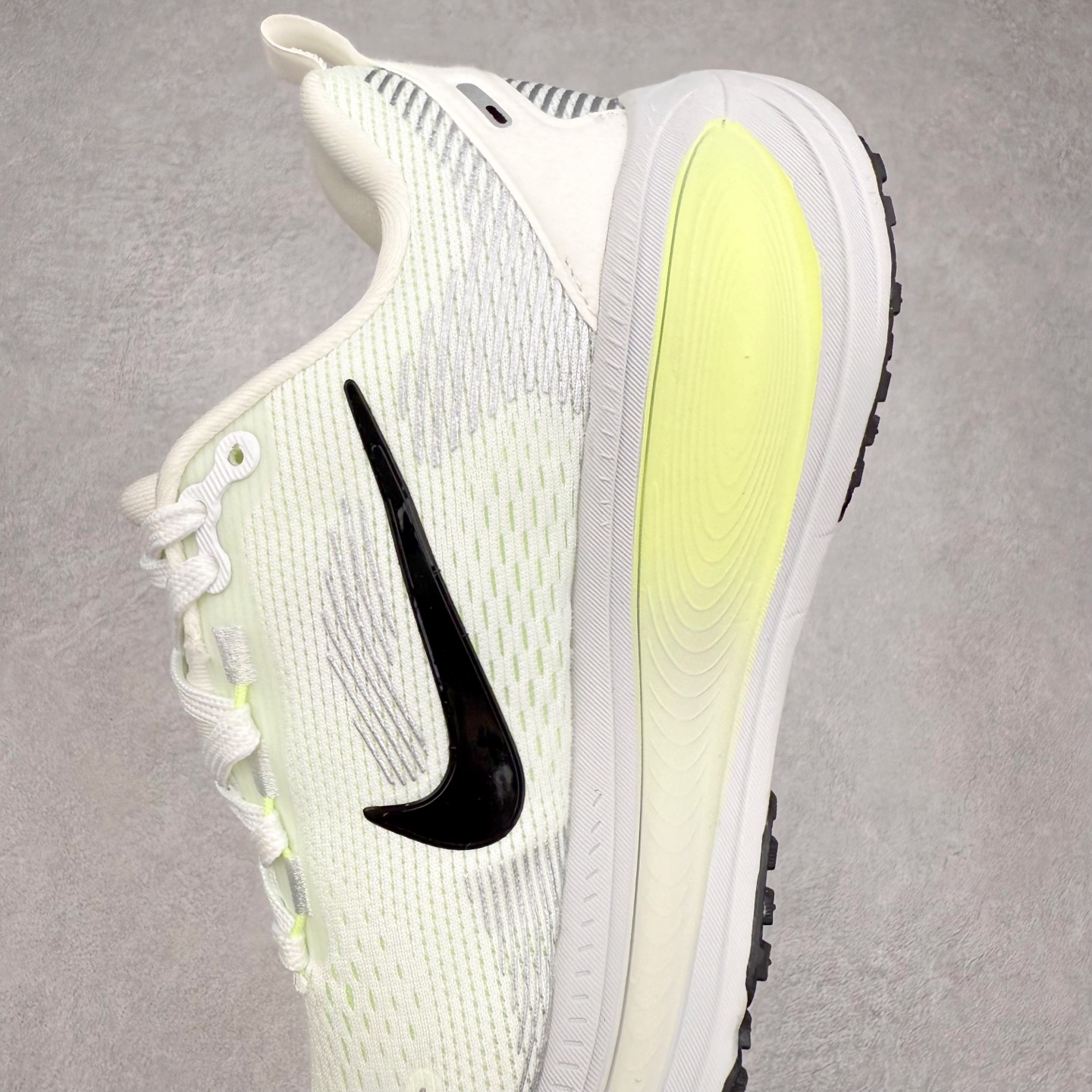 图片[7]-NK Vomero Plus 时尚舒适 网布防滑耐磨 低帮跑步鞋 HM6804-107 实拍调校N版已经零色差零失真 百分百还原实物色彩所见即所得 不存在货不对板色差等低级问题 选购参考实物拍摄 不混卖不参货 只用心做好货严格选品 承诺混一赔十 尺码：36 36.5 37.5 38 38.5 39 40 40.5 41 42 42.5 43 44 44.5 45-选品中心