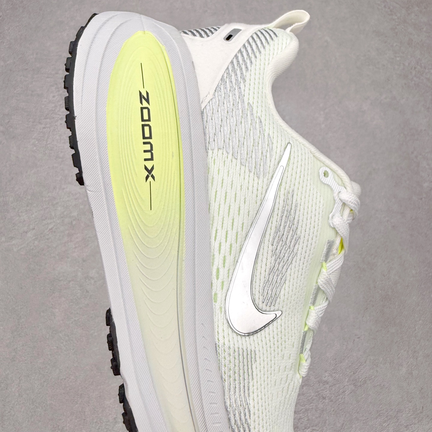 图片[6]-NK Vomero Plus 时尚舒适 网布防滑耐磨 低帮跑步鞋 HM6804-107 实拍调校N版已经零色差零失真 百分百还原实物色彩所见即所得 不存在货不对板色差等低级问题 选购参考实物拍摄 不混卖不参货 只用心做好货严格选品 承诺混一赔十 尺码：36 36.5 37.5 38 38.5 39 40 40.5 41 42 42.5 43 44 44.5 45-选品中心