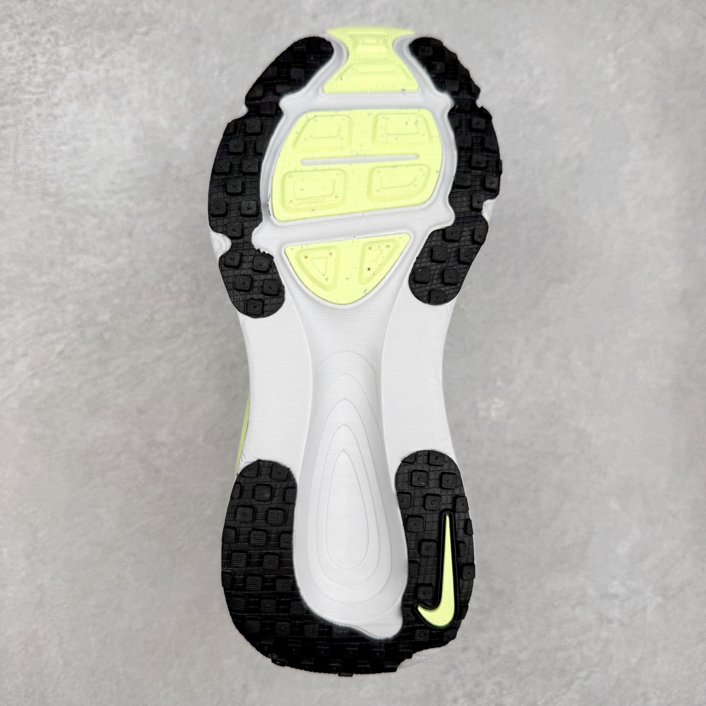 图片[9]-NK Vomero Plus 时尚舒适 网布防滑耐磨 低帮跑步鞋 HM6804-107 实拍调校N版已经零色差零失真 百分百还原实物色彩所见即所得 不存在货不对板色差等低级问题 选购参考实物拍摄 不混卖不参货 只用心做好货严格选品 承诺混一赔十 尺码：36 36.5 37.5 38 38.5 39 40 40.5 41 42 42.5 43 44 44.5 45-选品中心