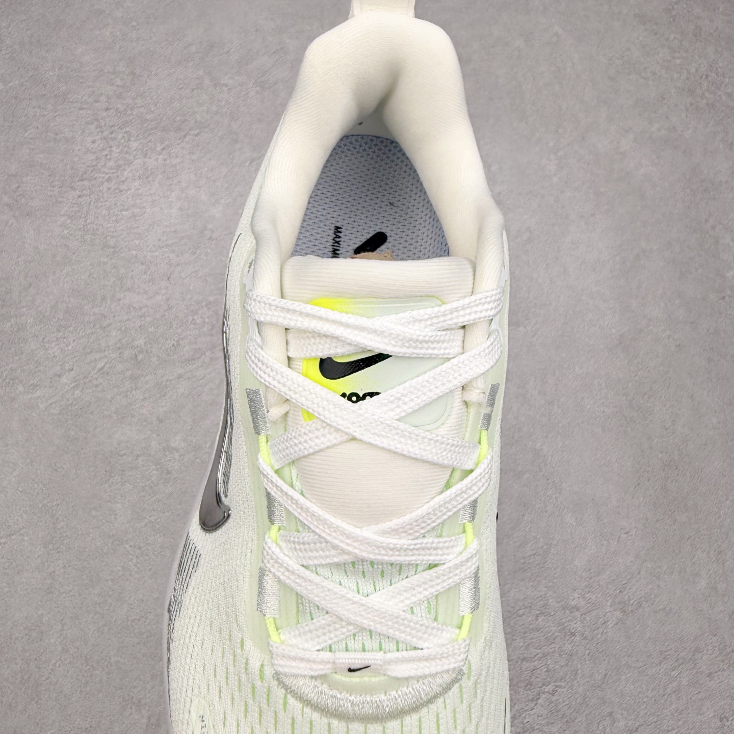 图片[5]-NK Vomero Plus 时尚舒适 网布防滑耐磨 低帮跑步鞋 HM6804-107 实拍调校N版已经零色差零失真 百分百还原实物色彩所见即所得 不存在货不对板色差等低级问题 选购参考实物拍摄 不混卖不参货 只用心做好货严格选品 承诺混一赔十 尺码：36 36.5 37.5 38 38.5 39 40 40.5 41 42 42.5 43 44 44.5 45-选品中心