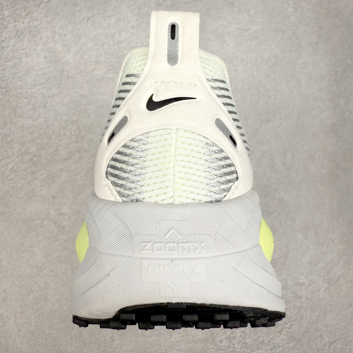 图片[8]-NK Vomero Plus 时尚舒适 网布防滑耐磨 低帮跑步鞋 HM6804-107 实拍调校N版已经零色差零失真 百分百还原实物色彩所见即所得 不存在货不对板色差等低级问题 选购参考实物拍摄 不混卖不参货 只用心做好货严格选品 承诺混一赔十 尺码：36 36.5 37.5 38 38.5 39 40 40.5 41 42 42.5 43 44 44.5 45-选品中心