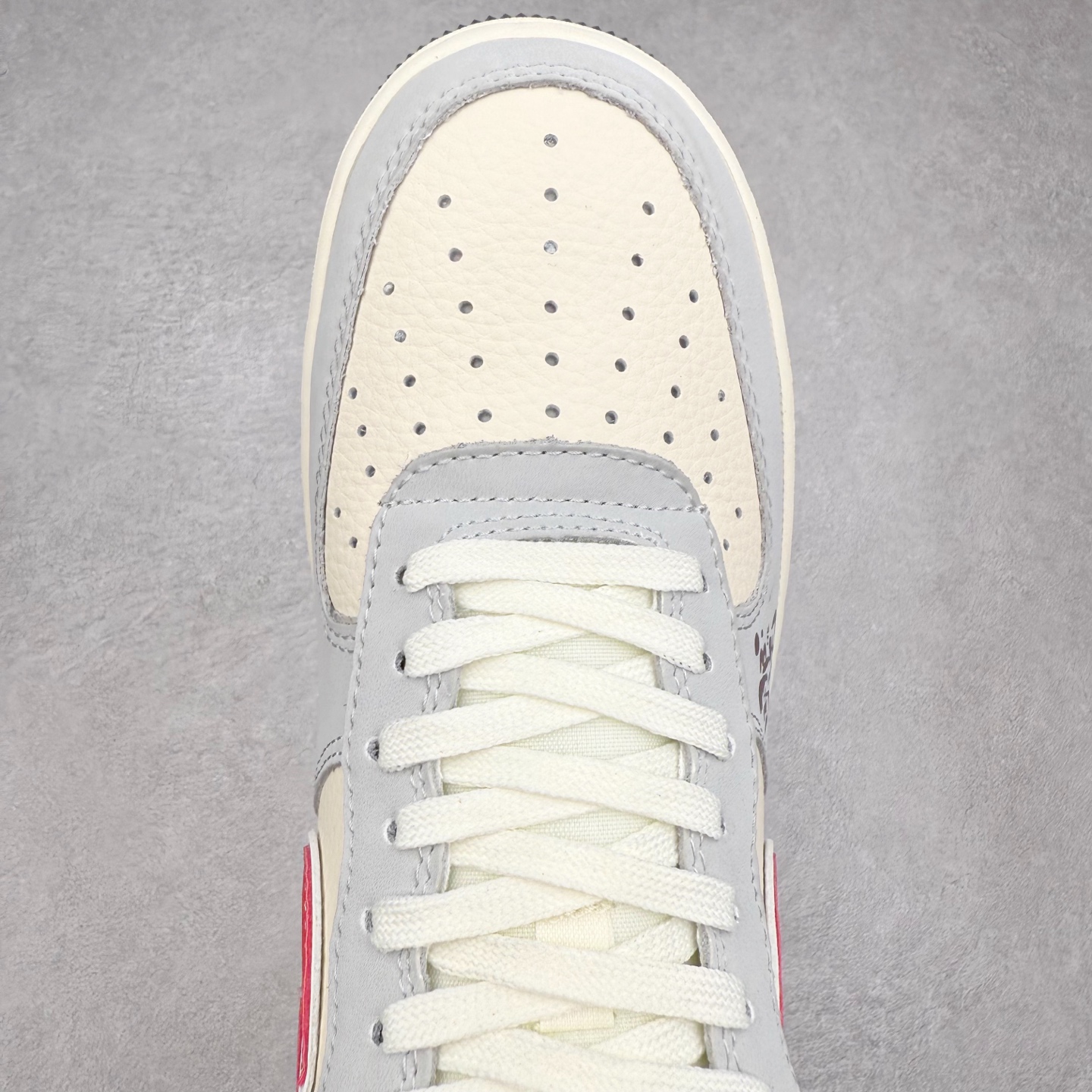 图片[4]-＃福利特价 NK Air Force 1´07 Low 空军一号低帮百搭休闲运动板鞋 柔软、弹性十足的缓震性能和出色的中底设计 横跨复古与现代的外型结合 造就出风靡全球 三十多年的Force 1 直到今天还深受青睐 实拍调校N版已经零色差零失真 百分百还原实物色彩所见即所得 不存在货不对板色差等低级问题 选购参考实物拍摄 不混卖不参货 只用心做好货严格选品 承诺混一赔十 尺码：36 36.5 37.5 38 38.5 39 40 40.5 41 42 42.5 43 44 44.5 45-选品中心