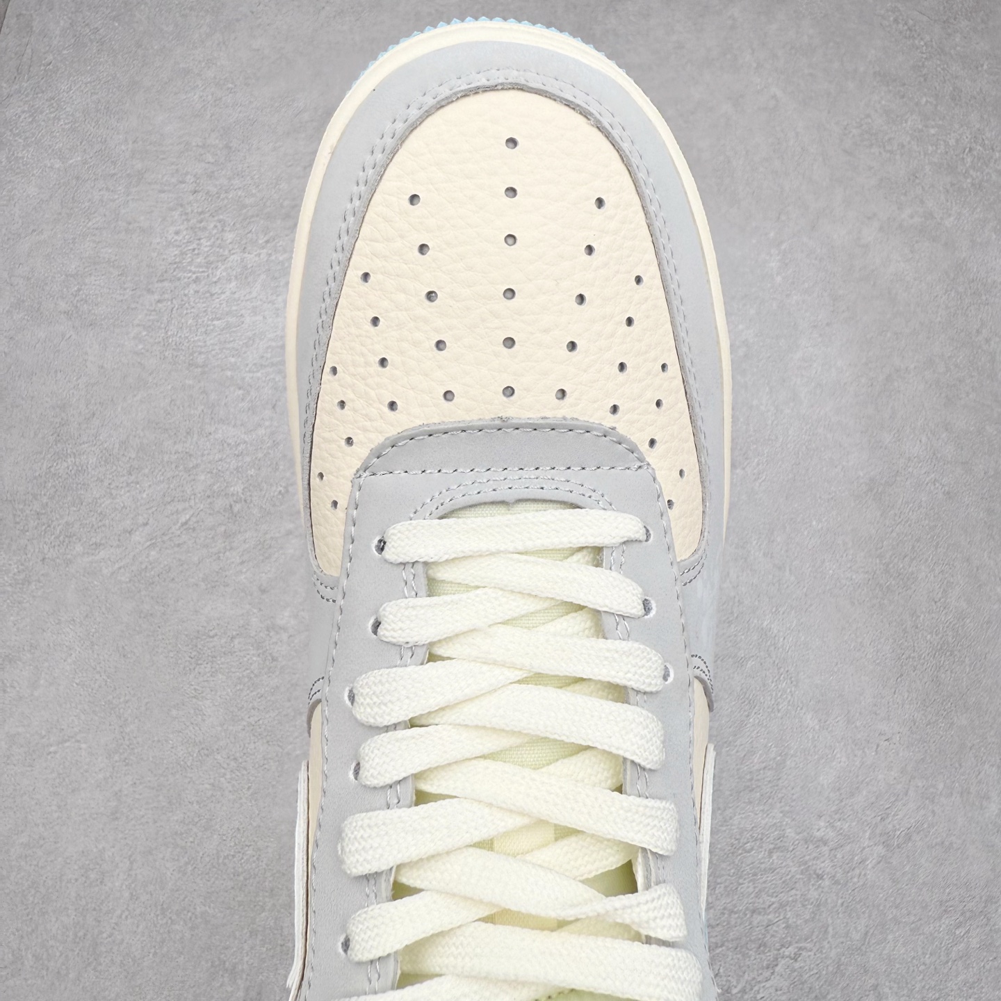 图片[4]-＃福利特价 NK Air Force 1´07 Low 空军一号低帮百搭休闲运动板鞋 柔软、弹性十足的缓震性能和出色的中底设计 横跨复古与现代的外型结合 造就出风靡全球 三十多年的Force 1 直到今天还深受青睐 实拍调校N版已经零色差零失真 百分百还原实物色彩所见即所得 不存在货不对板色差等低级问题 选购参考实物拍摄 不混卖不参货 只用心做好货严格选品 承诺混一赔十 尺码：36 36.5 37.5 38 38.5 39 40 40.5 41 42 42.5 43 44 44.5 45-选品中心