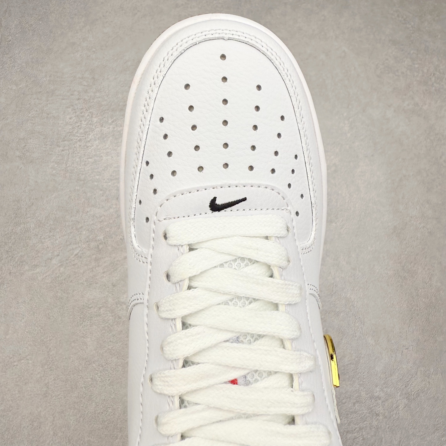 图片[4]-＃福利特价 NK Air Force 1´07 Low 空军一号低帮百搭休闲运动板鞋 柔软、弹性十足的缓震性能和出色的中底设计 横跨复古与现代的外型结合 造就出风靡全球 三十多年的Force 1 直到今天还深受青睐 尺码：36 36.5 37.5 38 38.5 39 40 40.5 41 42 42.5 43 44 44.5 45-选品中心