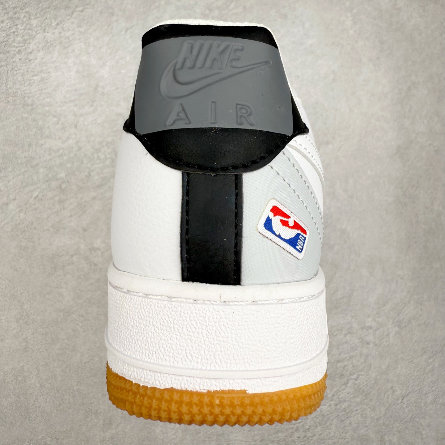 图片[8]-＃福利特价 NK Air Force 1´07 Low 空军一号低帮百搭休闲运动板鞋 柔软、弹性十足的缓震性能和出色的中底设计 横跨复古与现代的外型结合 造就出风靡全球 三十多年的Force 1 直到今天还深受青睐 尺码：36 36.5 37.5 38 38.5 39 40 40.5 41 42 42.5 43 44 44.5 45-选品中心