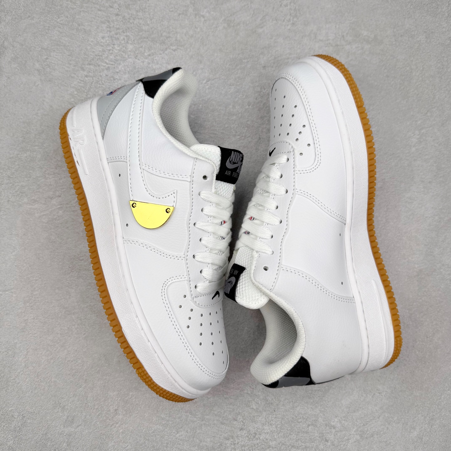 图片[3]-＃福利特价 NK Air Force 1´07 Low 空军一号低帮百搭休闲运动板鞋 柔软、弹性十足的缓震性能和出色的中底设计 横跨复古与现代的外型结合 造就出风靡全球 三十多年的Force 1 直到今天还深受青睐 尺码：36 36.5 37.5 38 38.5 39 40 40.5 41 42 42.5 43 44 44.5 45-选品中心