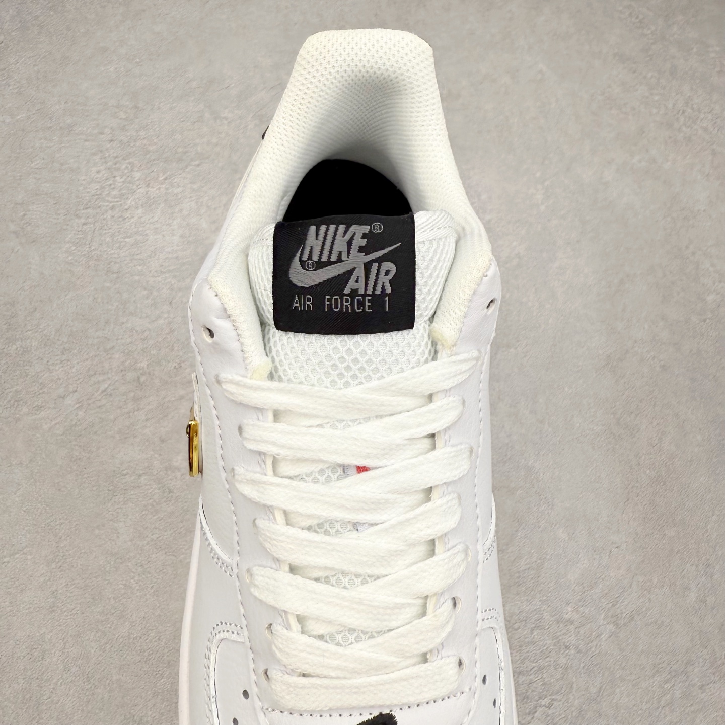 图片[5]-＃福利特价 NK Air Force 1´07 Low 空军一号低帮百搭休闲运动板鞋 柔软、弹性十足的缓震性能和出色的中底设计 横跨复古与现代的外型结合 造就出风靡全球 三十多年的Force 1 直到今天还深受青睐 尺码：36 36.5 37.5 38 38.5 39 40 40.5 41 42 42.5 43 44 44.5 45-选品中心