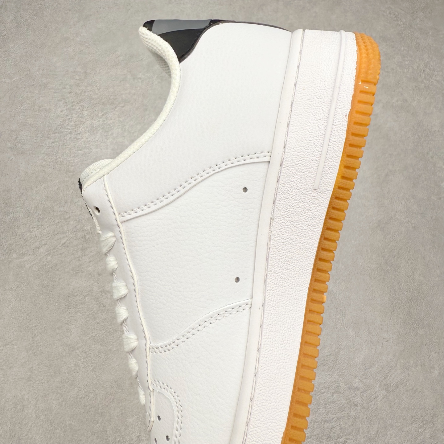 图片[7]-＃福利特价 NK Air Force 1´07 Low 空军一号低帮百搭休闲运动板鞋 柔软、弹性十足的缓震性能和出色的中底设计 横跨复古与现代的外型结合 造就出风靡全球 三十多年的Force 1 直到今天还深受青睐 尺码：36 36.5 37.5 38 38.5 39 40 40.5 41 42 42.5 43 44 44.5 45-选品中心